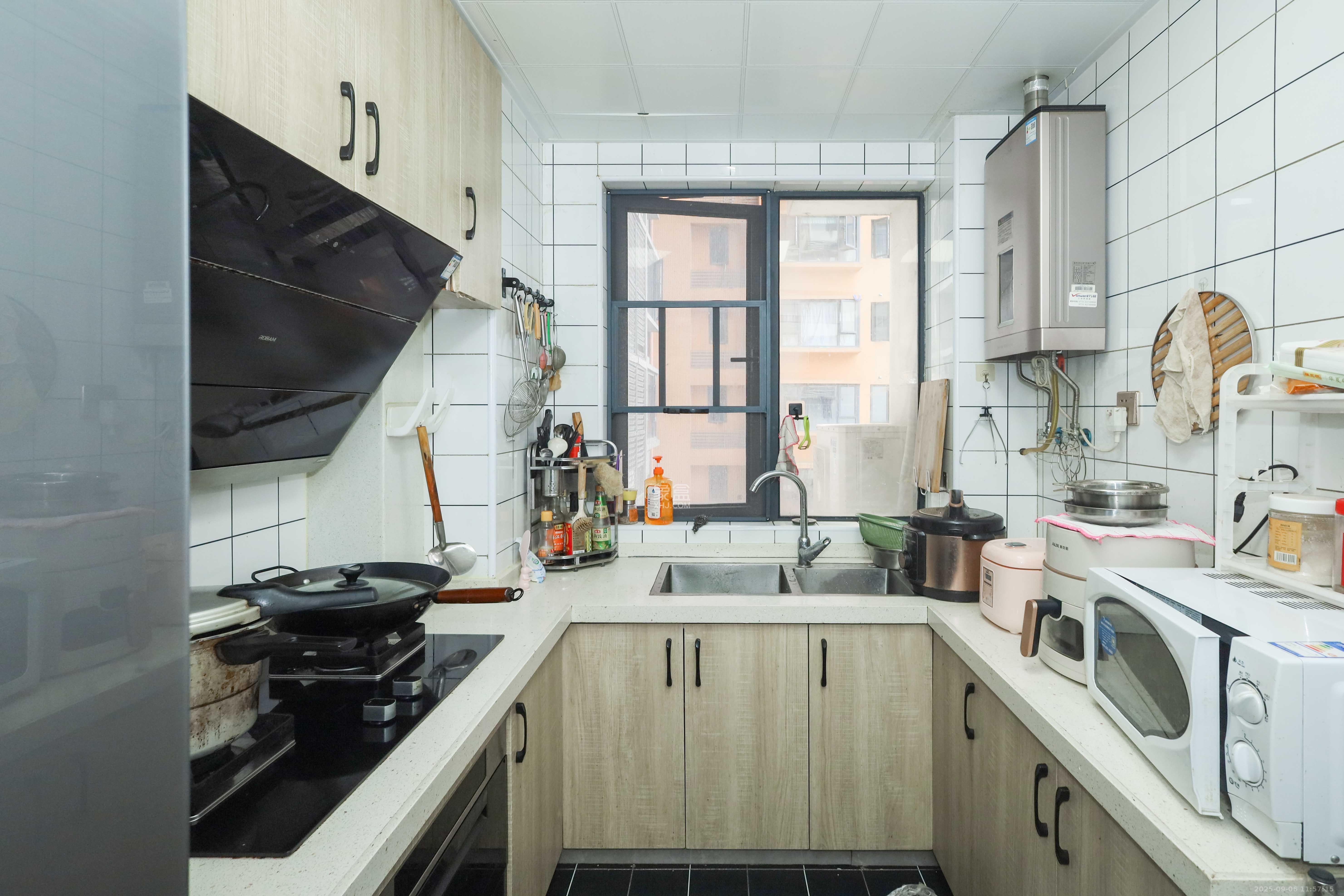 好莱城（弘德西街）  4室2厅2卫    135.0万厨房