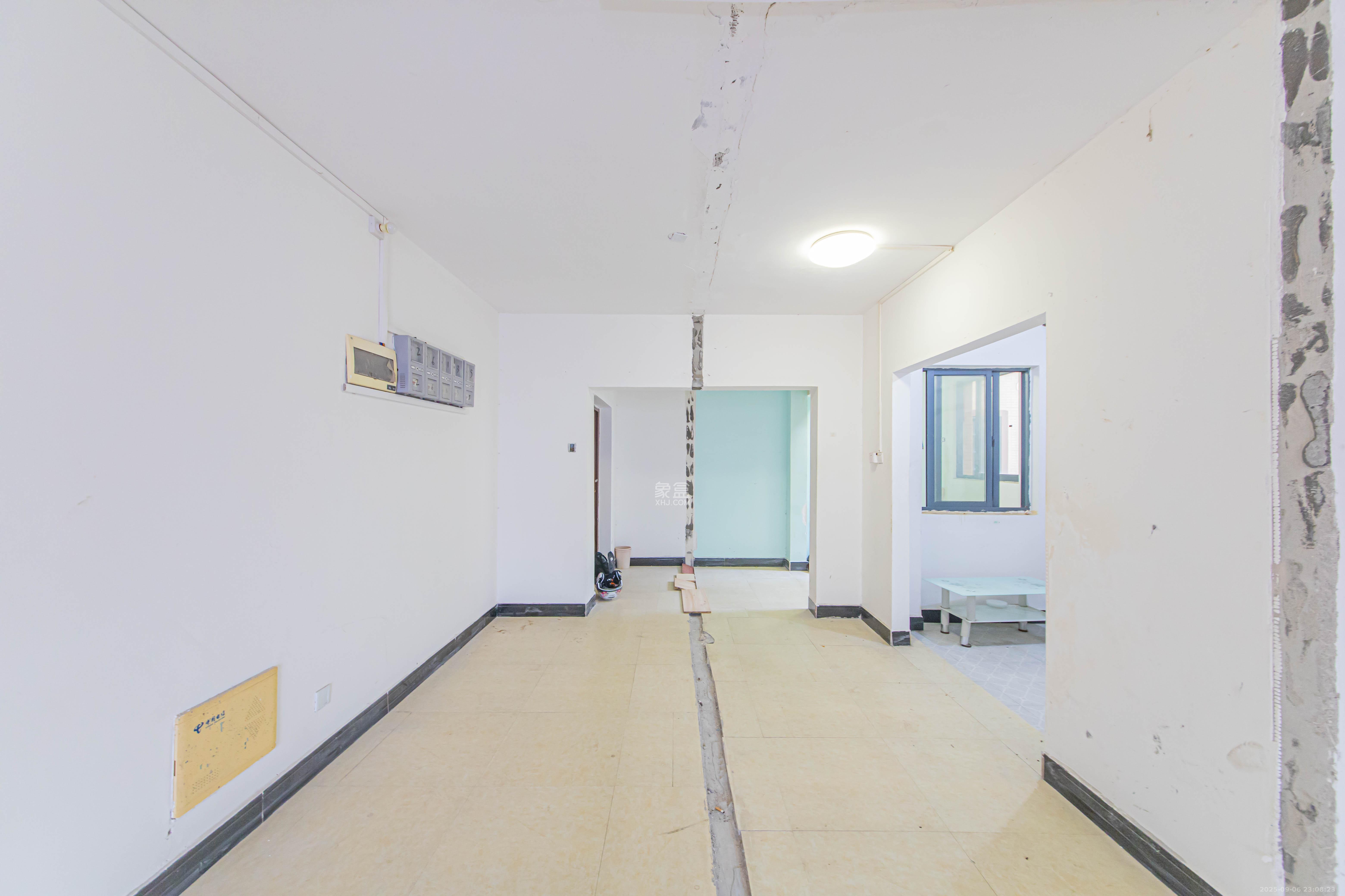 中建芙蓉嘉苑 3室2厅2卫 98.0万 中建芙蓉嘉苑 3室2厅2卫 98.0万客厅