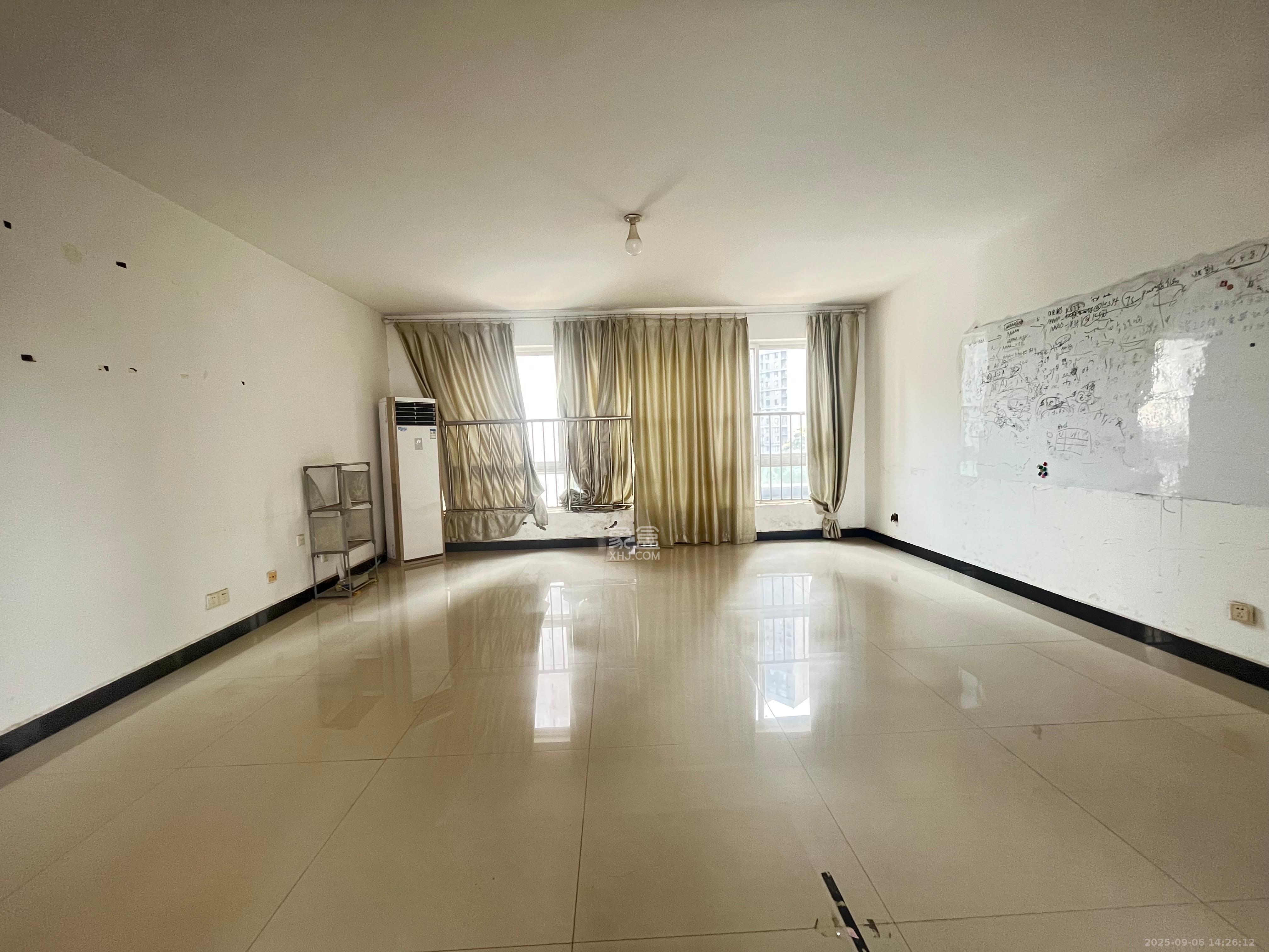 联通小区(瑞丽园) 4室2厅2卫 3200.0元/月 联通小区(瑞丽园) 4室2厅2卫 3200.0元/月室内图