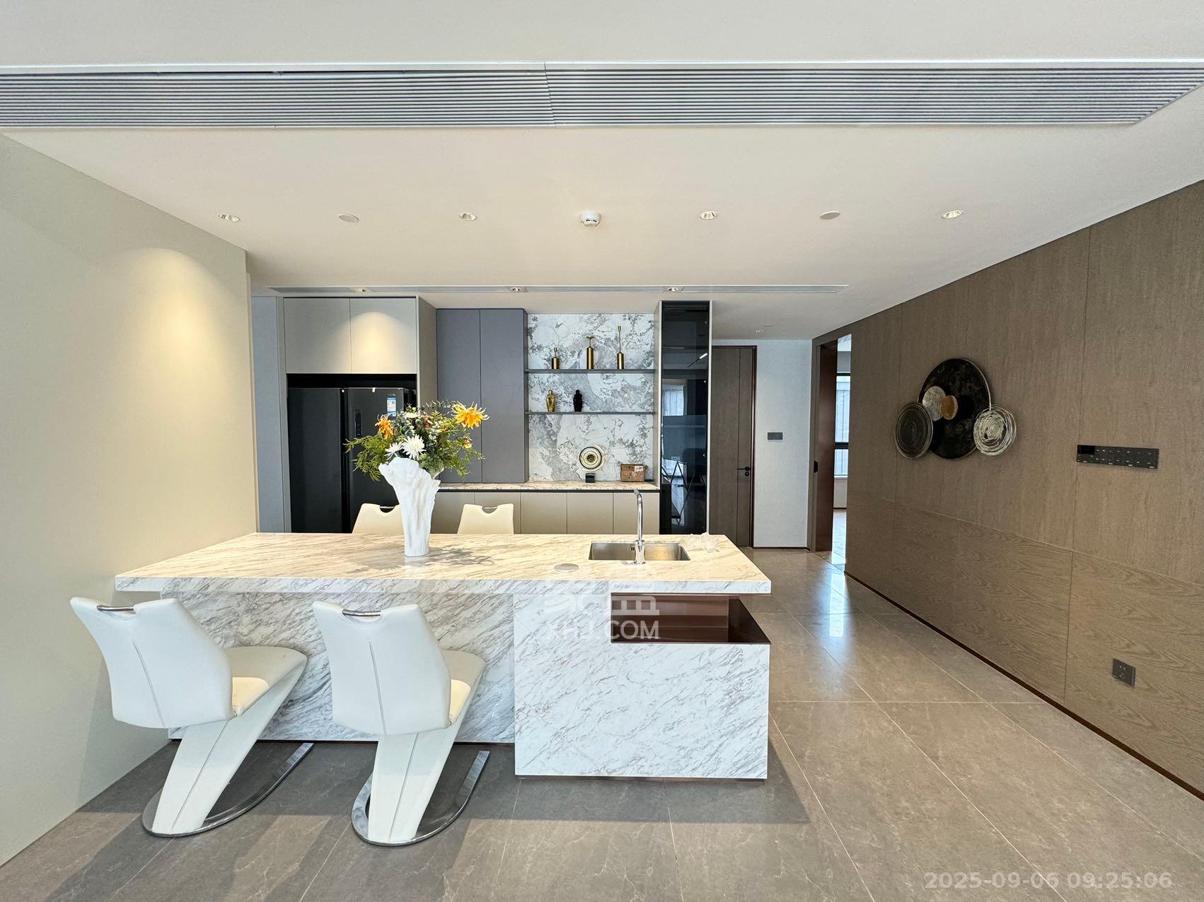 长沙悦府（华润万象城）  4室2厅3卫    16000.0元/月室内图