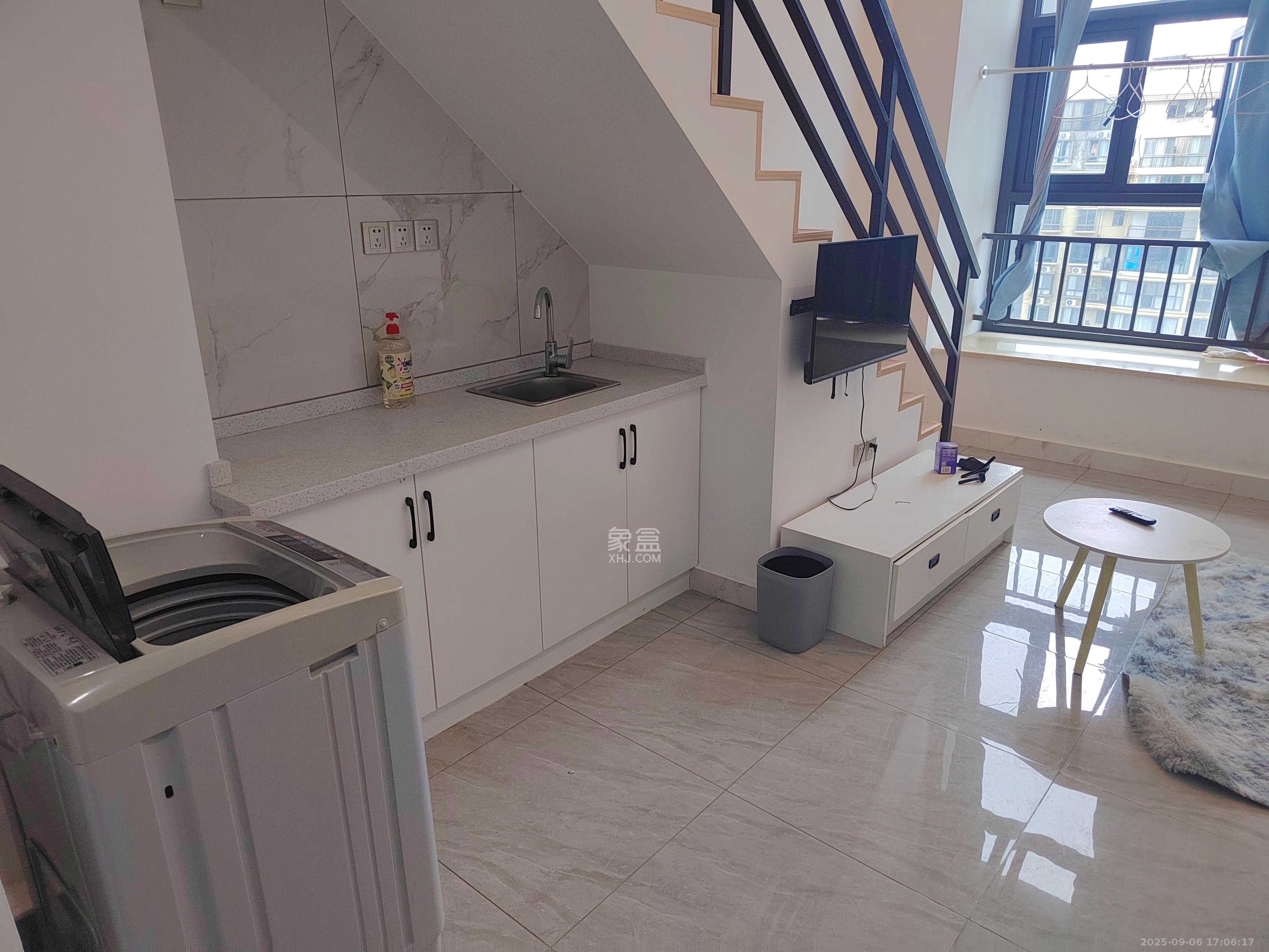 弘坤云寓  1室1厅1卫    2000.0元/月室内图