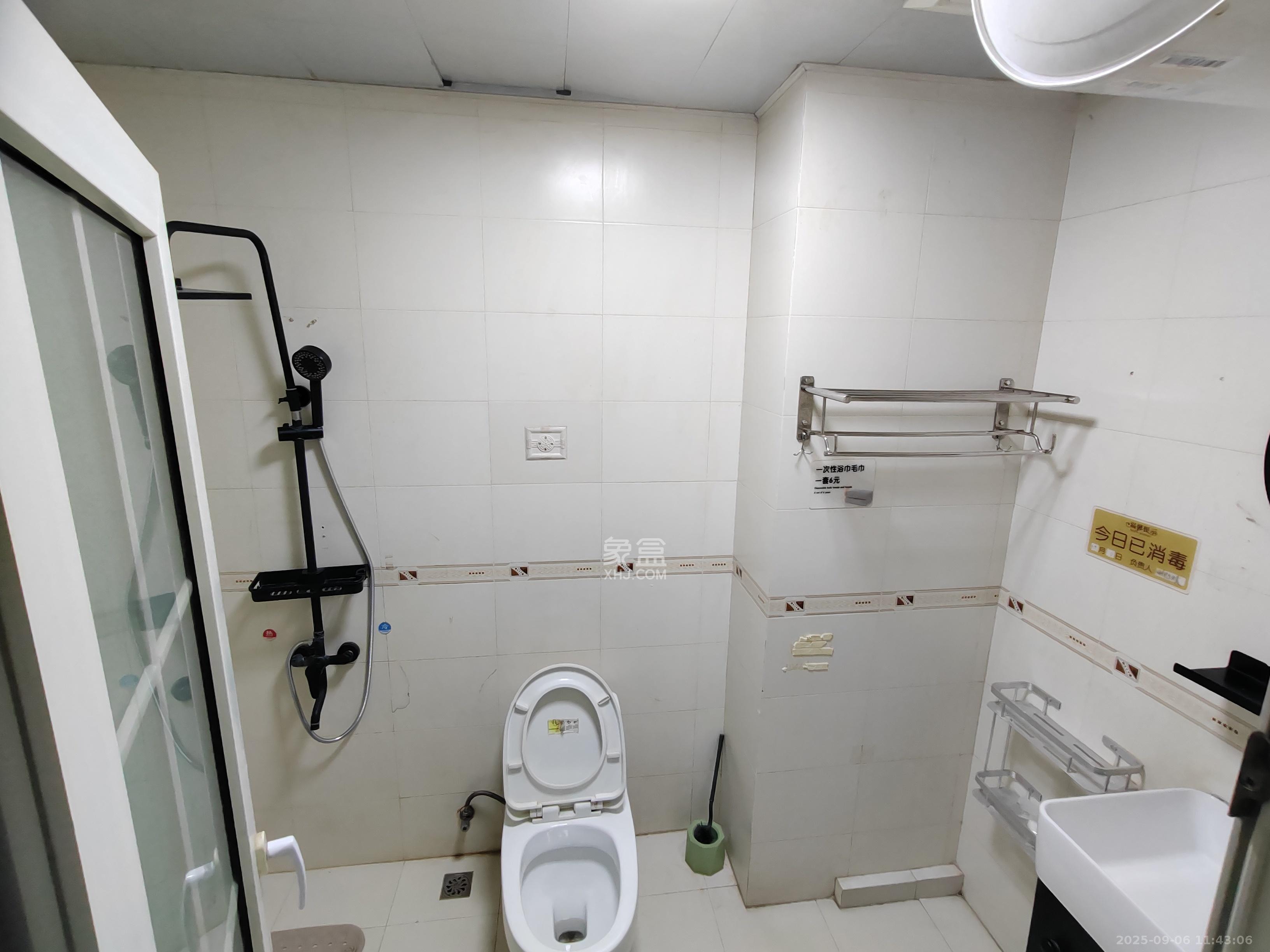 天心华庭  1室1厅1卫    1800.0元/月 天心华庭  1室1厅1卫    1800.0元/月室内图