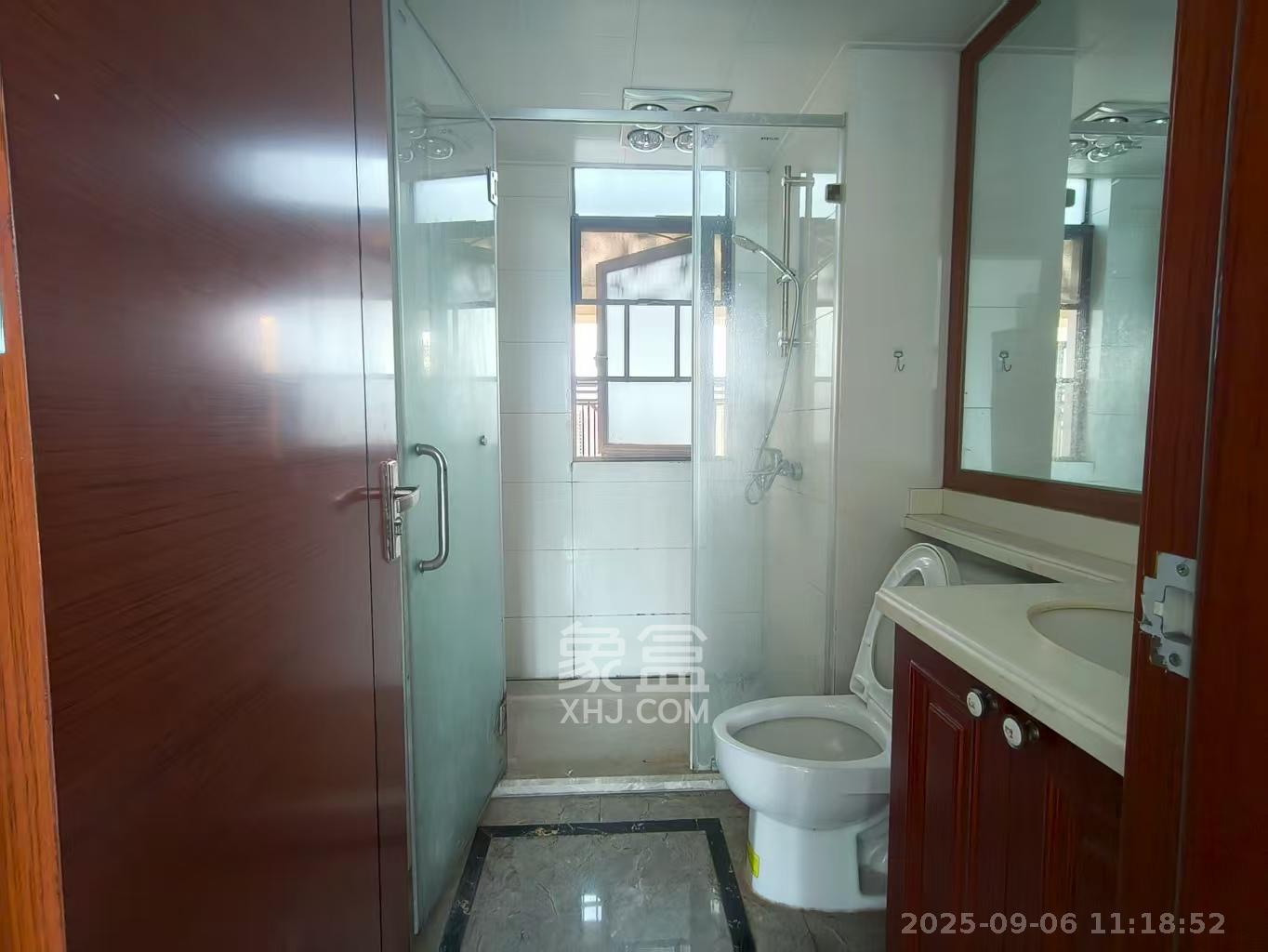 中海国际五期  3室2厅2卫    2300.0元/月 中海国际五期  3室2厅2卫    2300.0元/月室内图