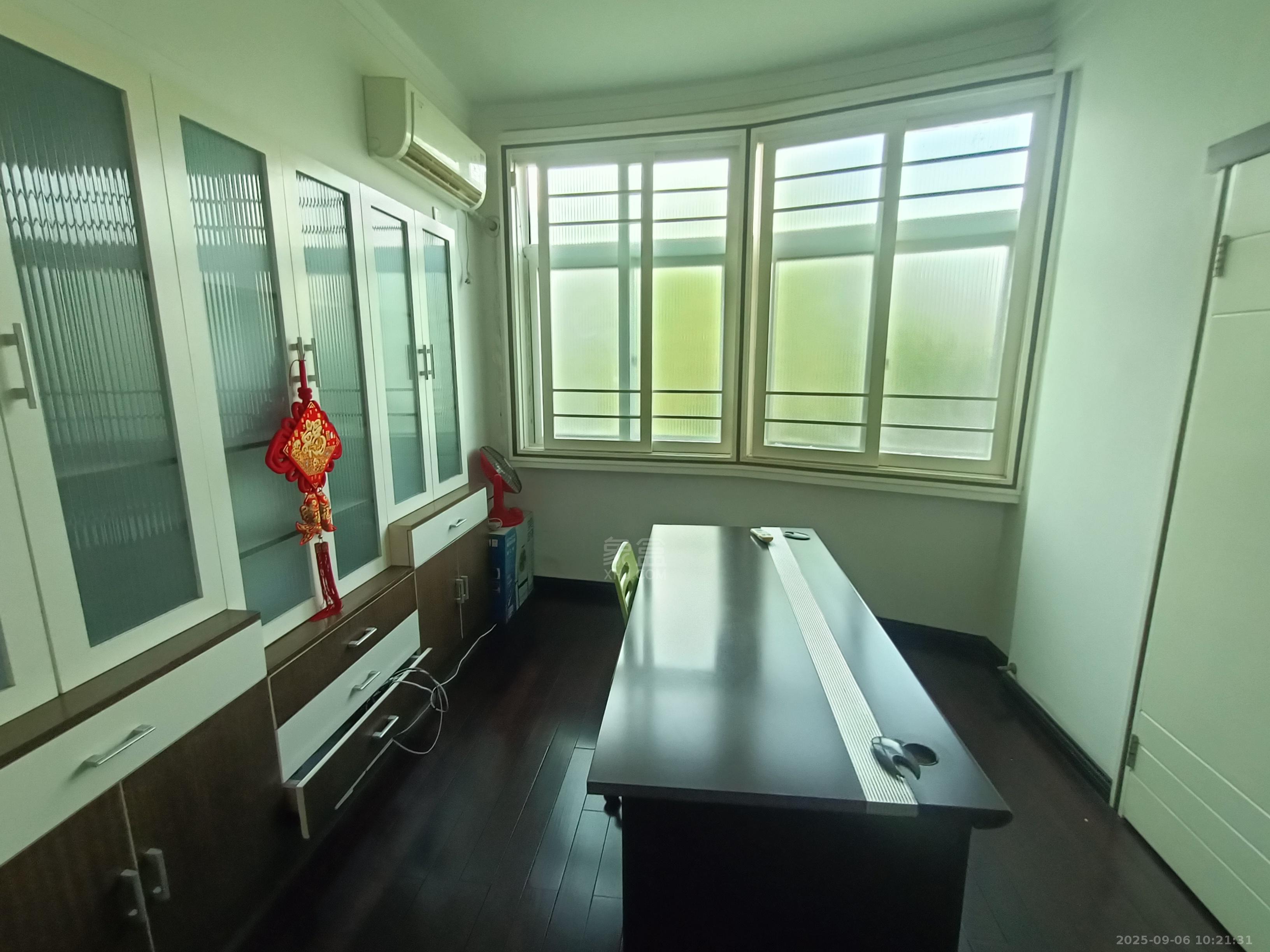 学林雅苑 4室2厅2卫 2000.00元/月 学林雅苑 4室2厅2卫 2000.00元/月室内图