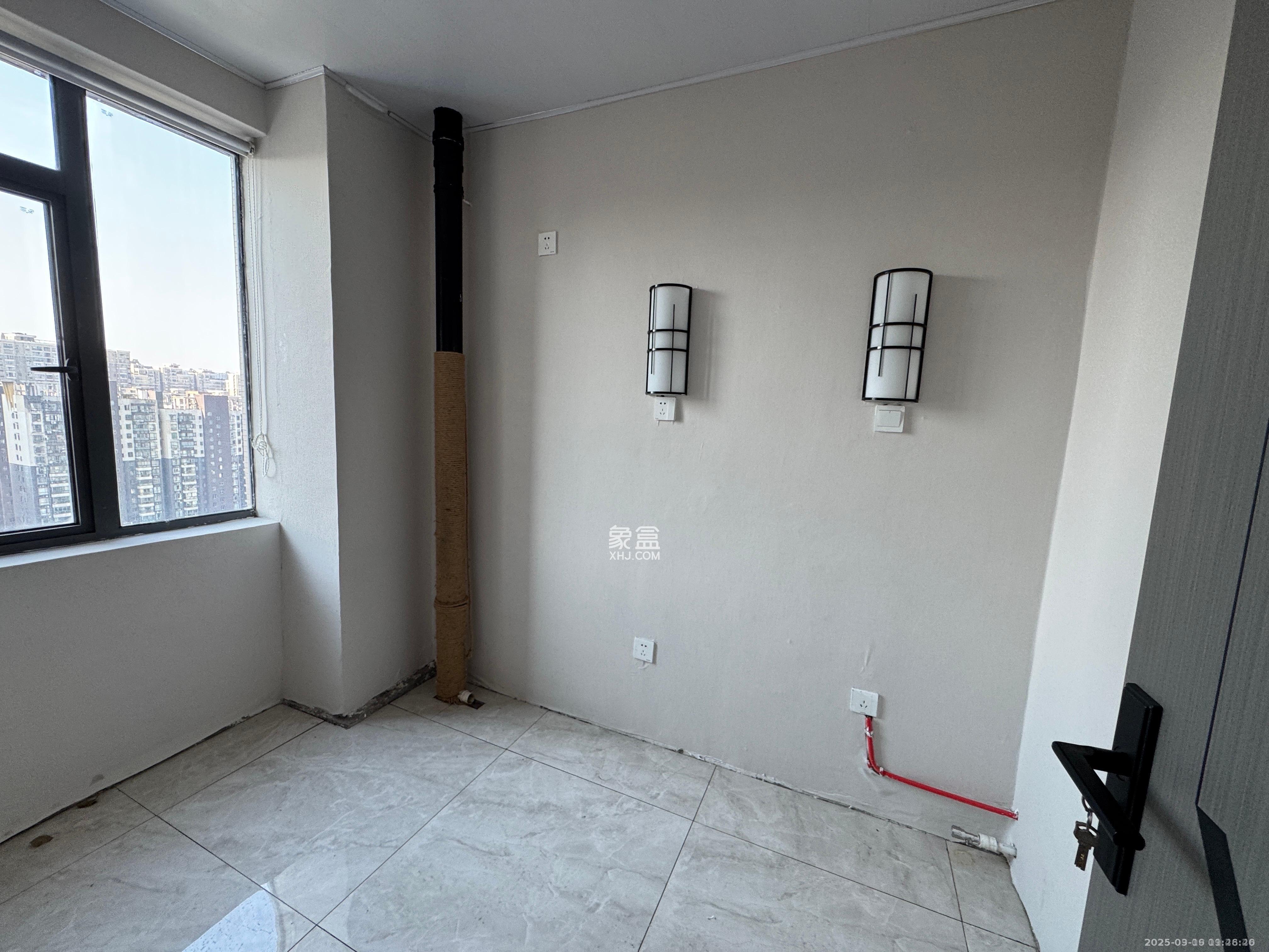 长房中庭国际(东郡华蓉广场) 5室1厅1卫 3000.0元/月 长房中庭国际(东郡华蓉广场) 5室1厅1卫 3000.0元/月室内图