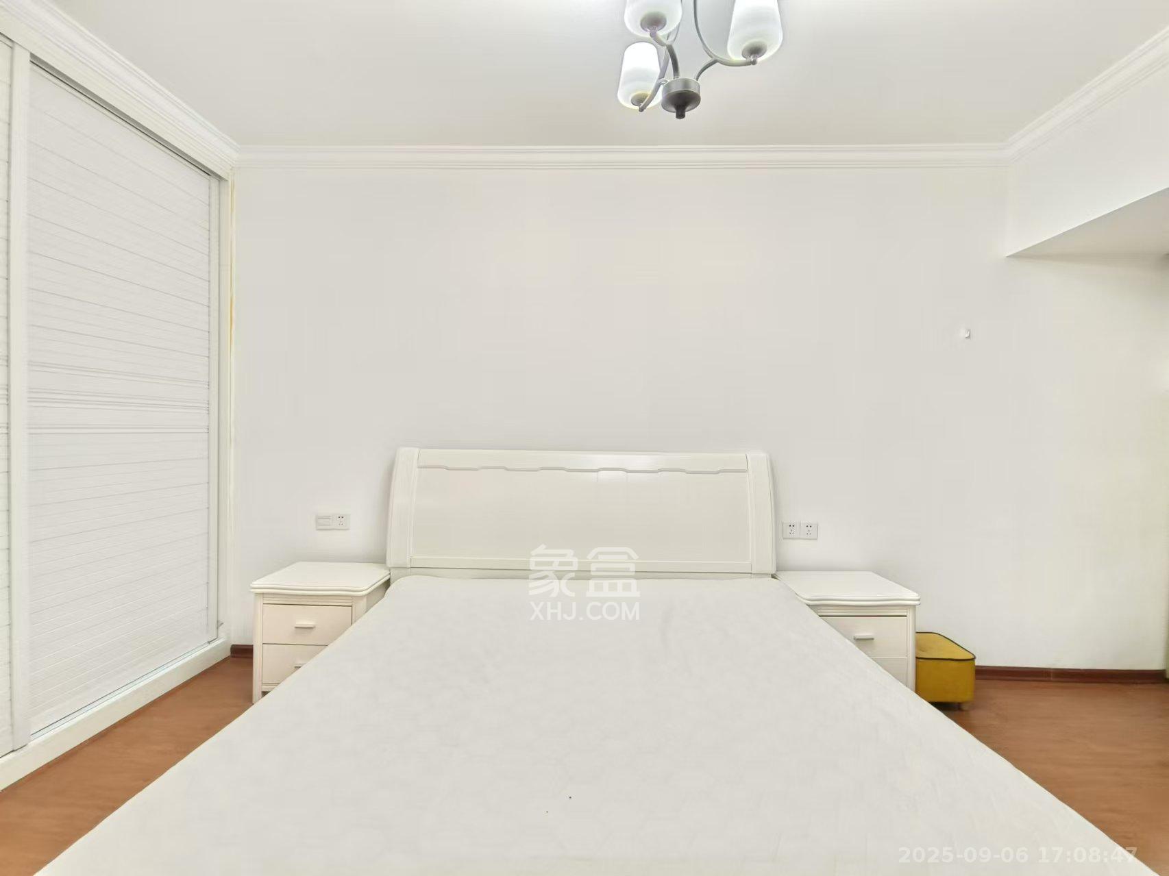 绿地中央广场  3室2厅1卫    3000.0元/月室内图