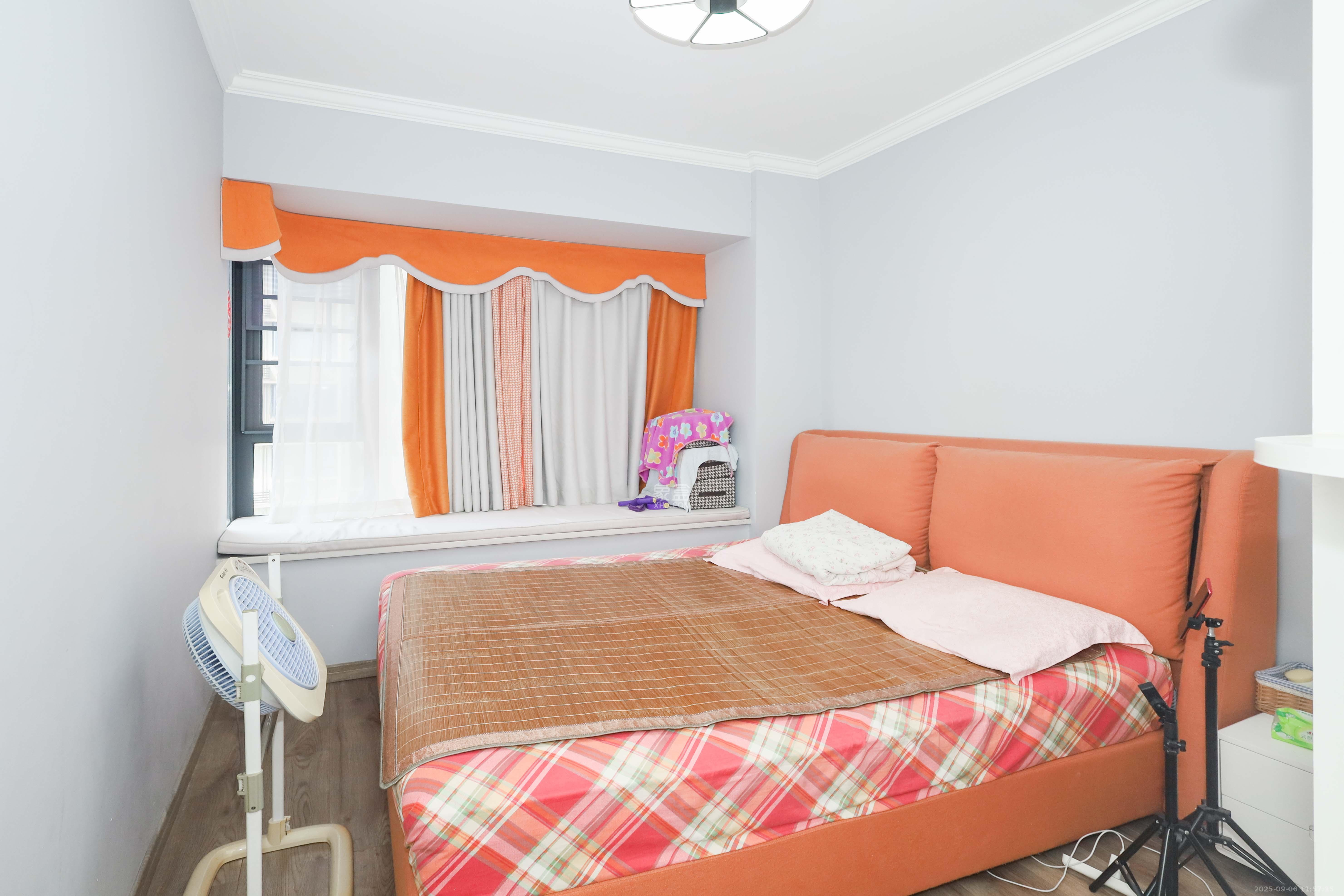 好莱城（弘德西街）  4室2厅2卫    135.0万卧室