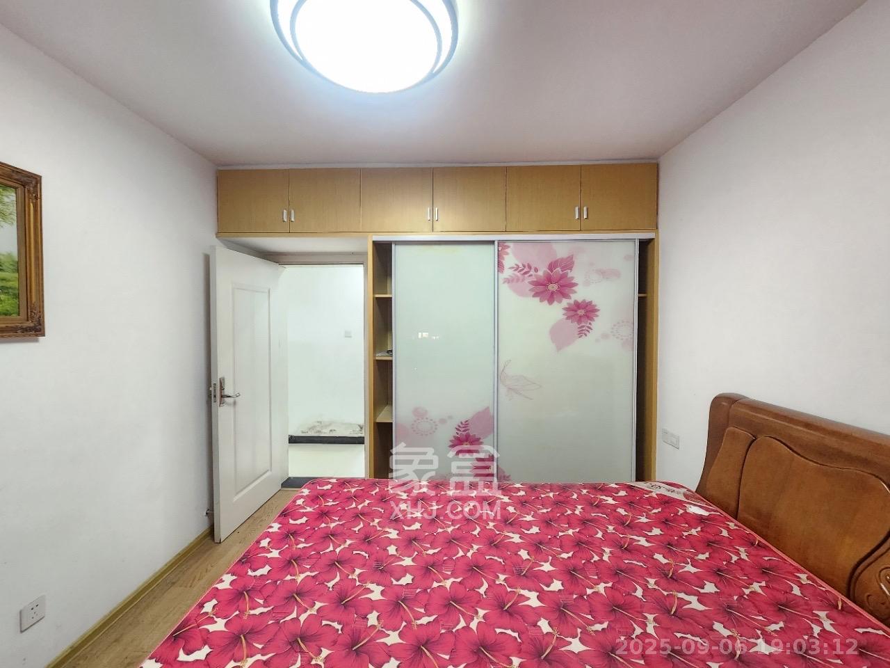 绿地中央广场 2室2厅1卫 2300.0元/月 绿地中央广场 2室2厅1卫 2300.0元/月室内图