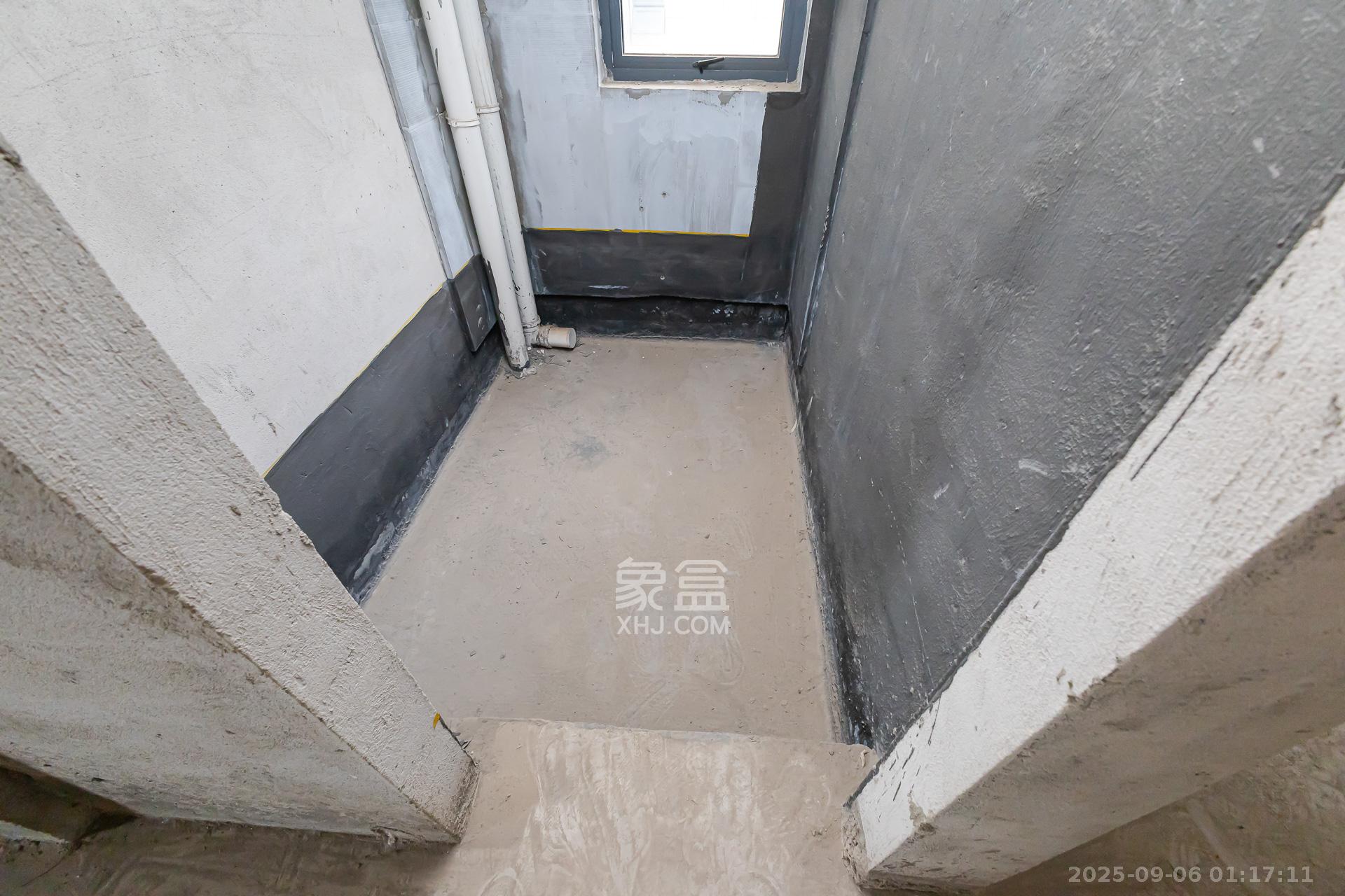 明发国际城  4室2厅2卫    80.0万卫生间