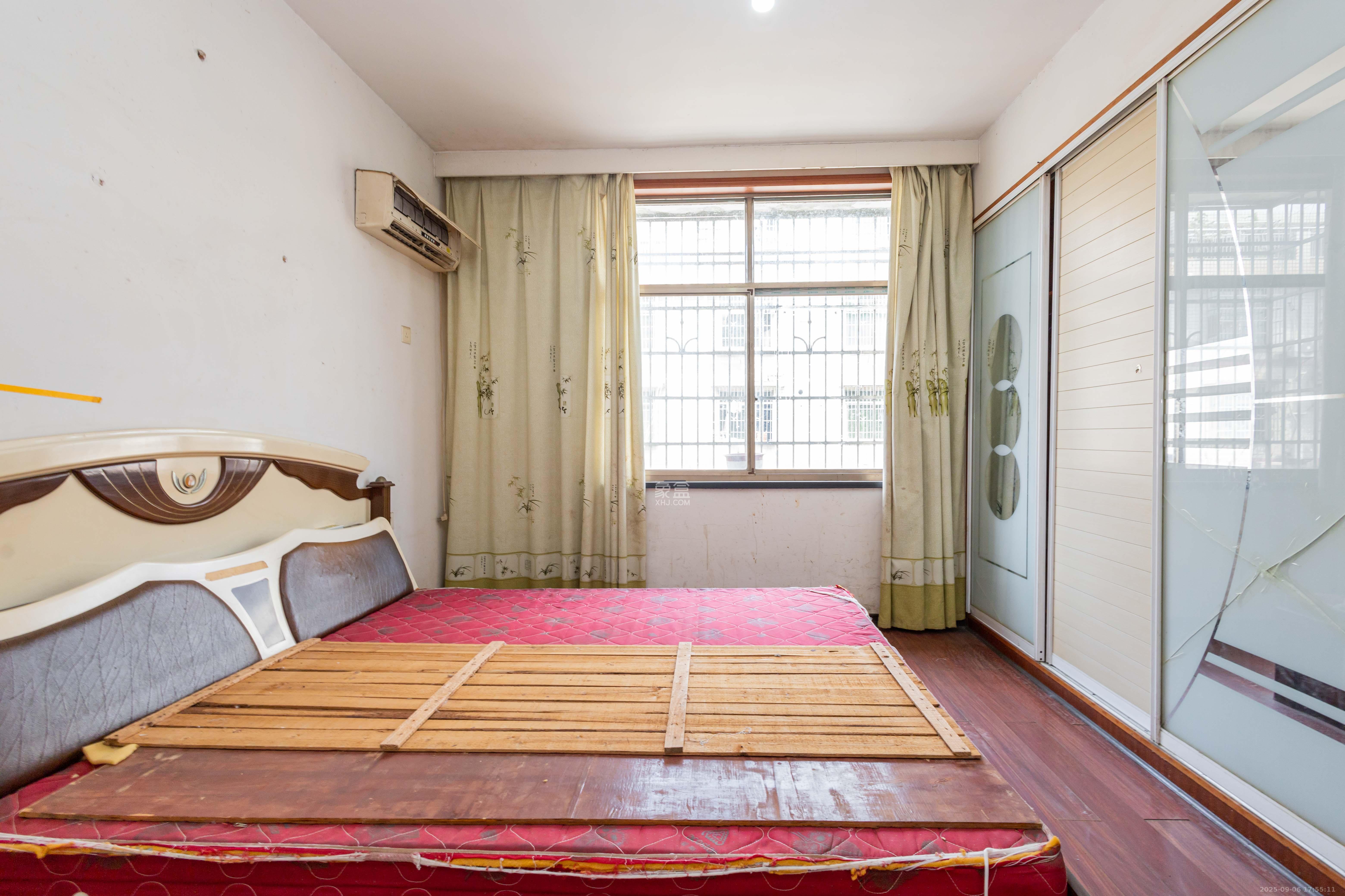 泉塘小区  3室2厅2卫    1000.0元/月室内图