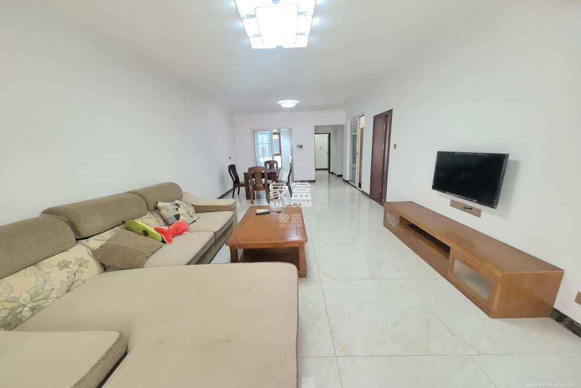 半山壹号  3室2厅2卫    2600.0元/月 半山壹号  3室2厅2卫    2600.0元/月室内图