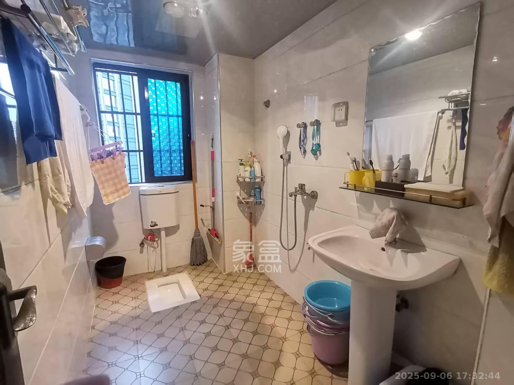 三景华御  4室2厅1卫    2000.0元/月室内图