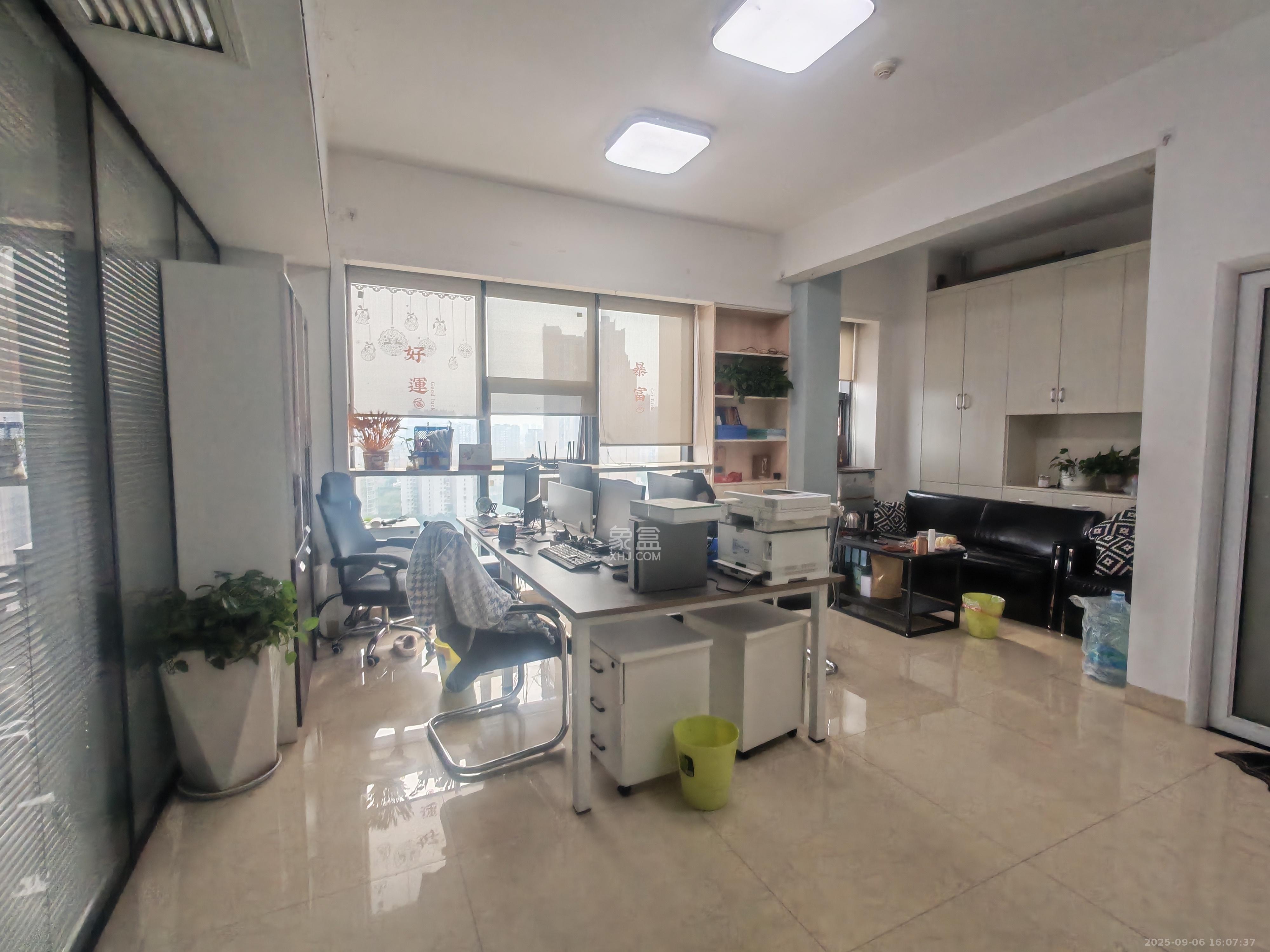 万坤图财富广场 2室1厅1卫 3200.0元/月 万坤图财富广场 2室1厅1卫 3200.0元/月室内图