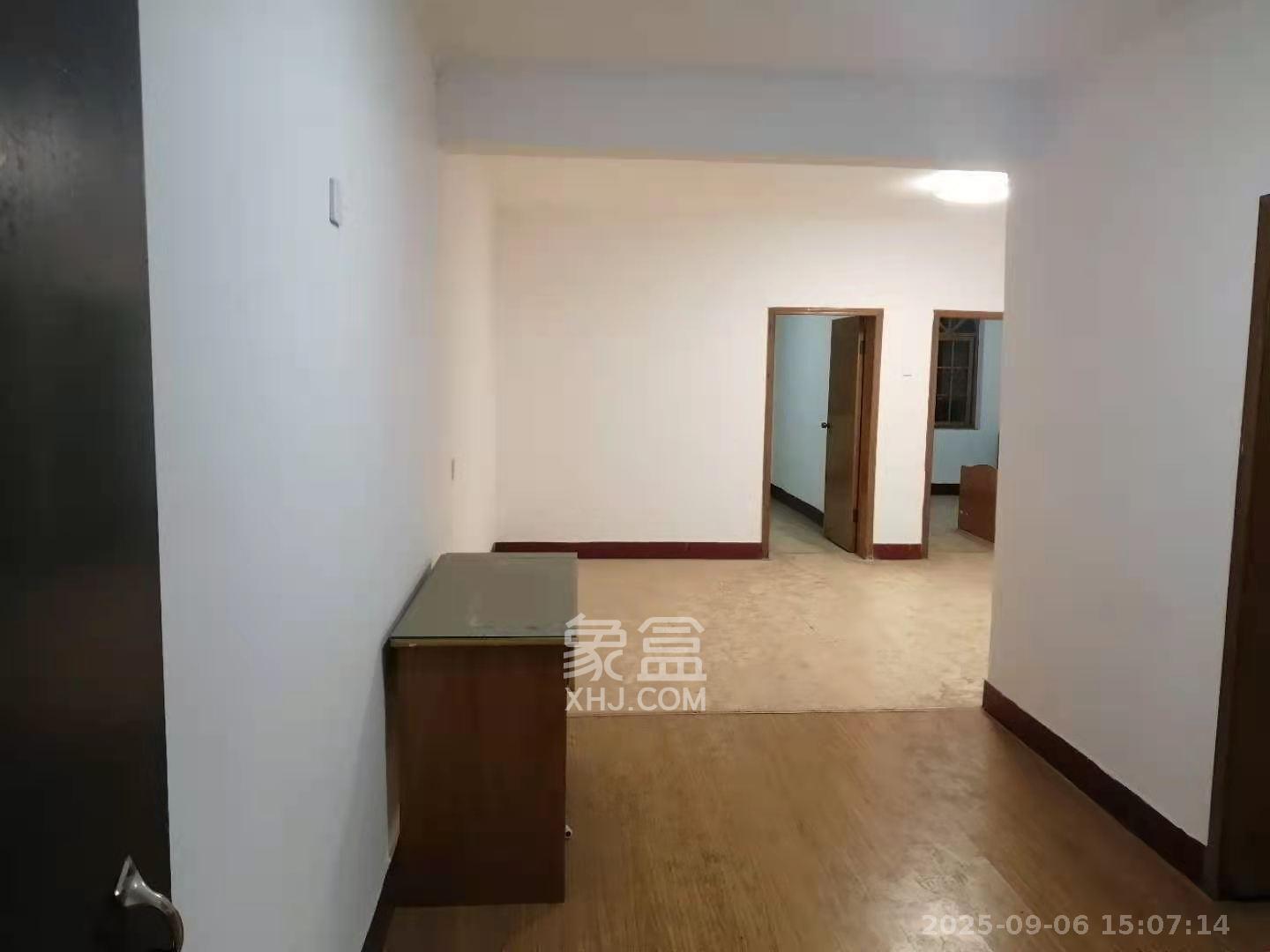 华达家园 3室2厅1卫 1500.0元/月 华达家园 3室2厅1卫 1500.0元/月室内图