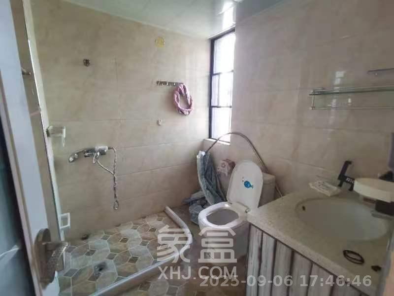 三一街区  2室2厅2卫   1900.00元/月室内图