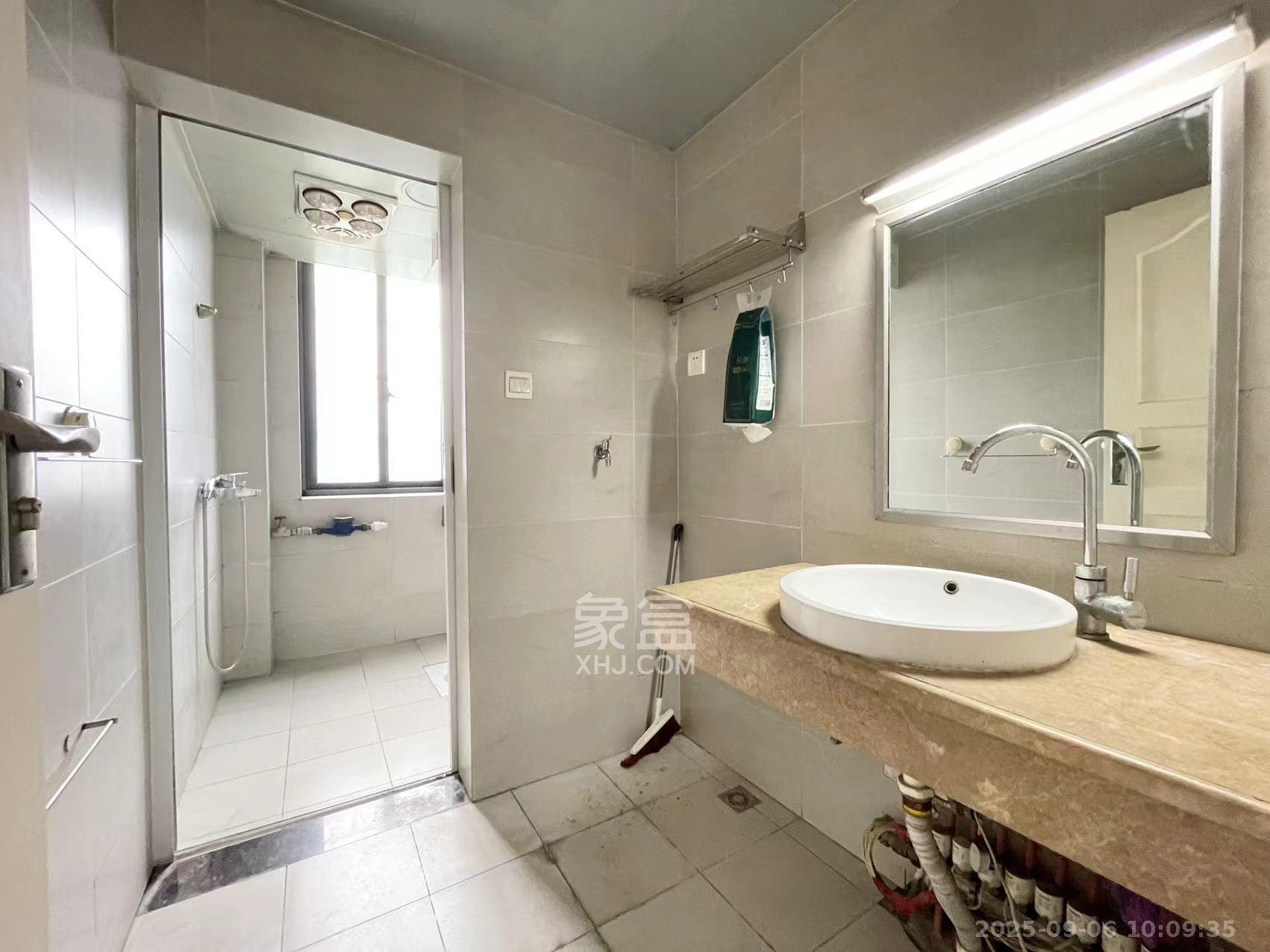 长房东郡  4室2厅2卫    4000.0元/月室内图