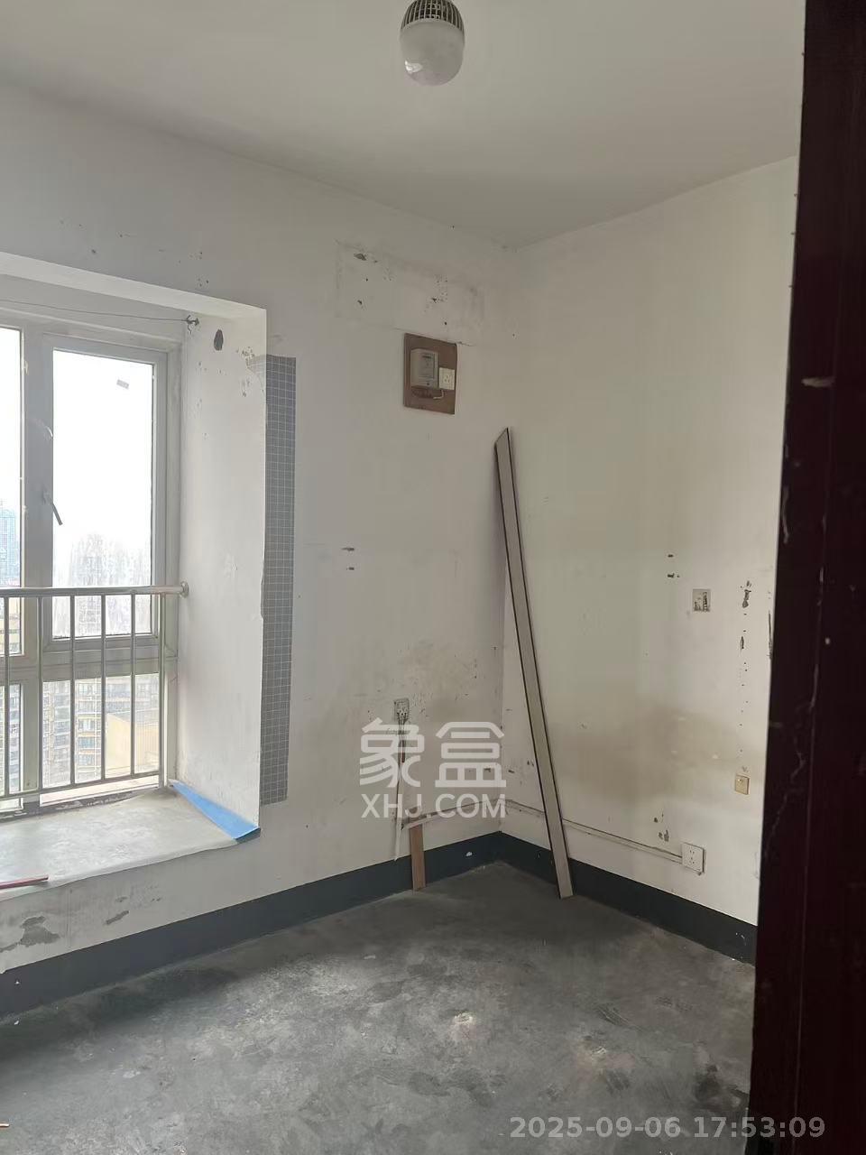 泊爱蓝湾  3室2厅2卫    2000.0元/月室内图