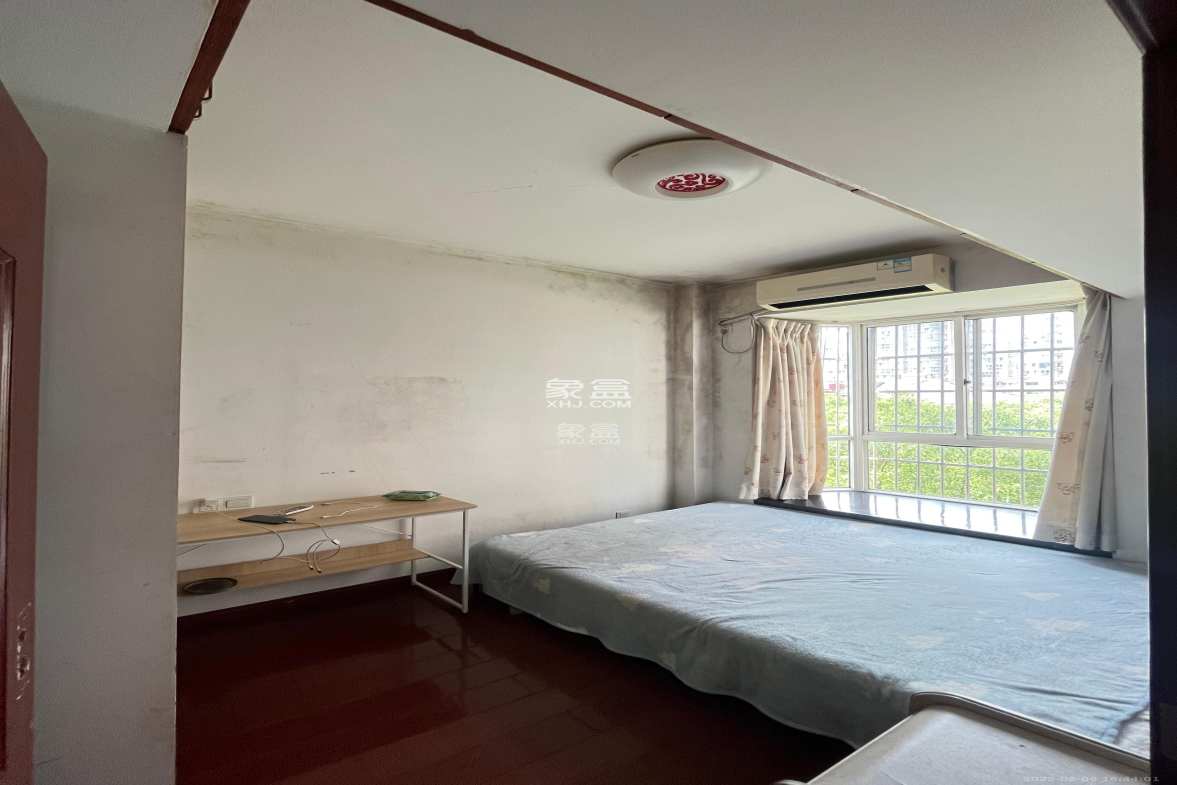 都市春天 1室2厅1卫 2700.0元/月 都市春天 1室2厅1卫 2700.0元/月室内图