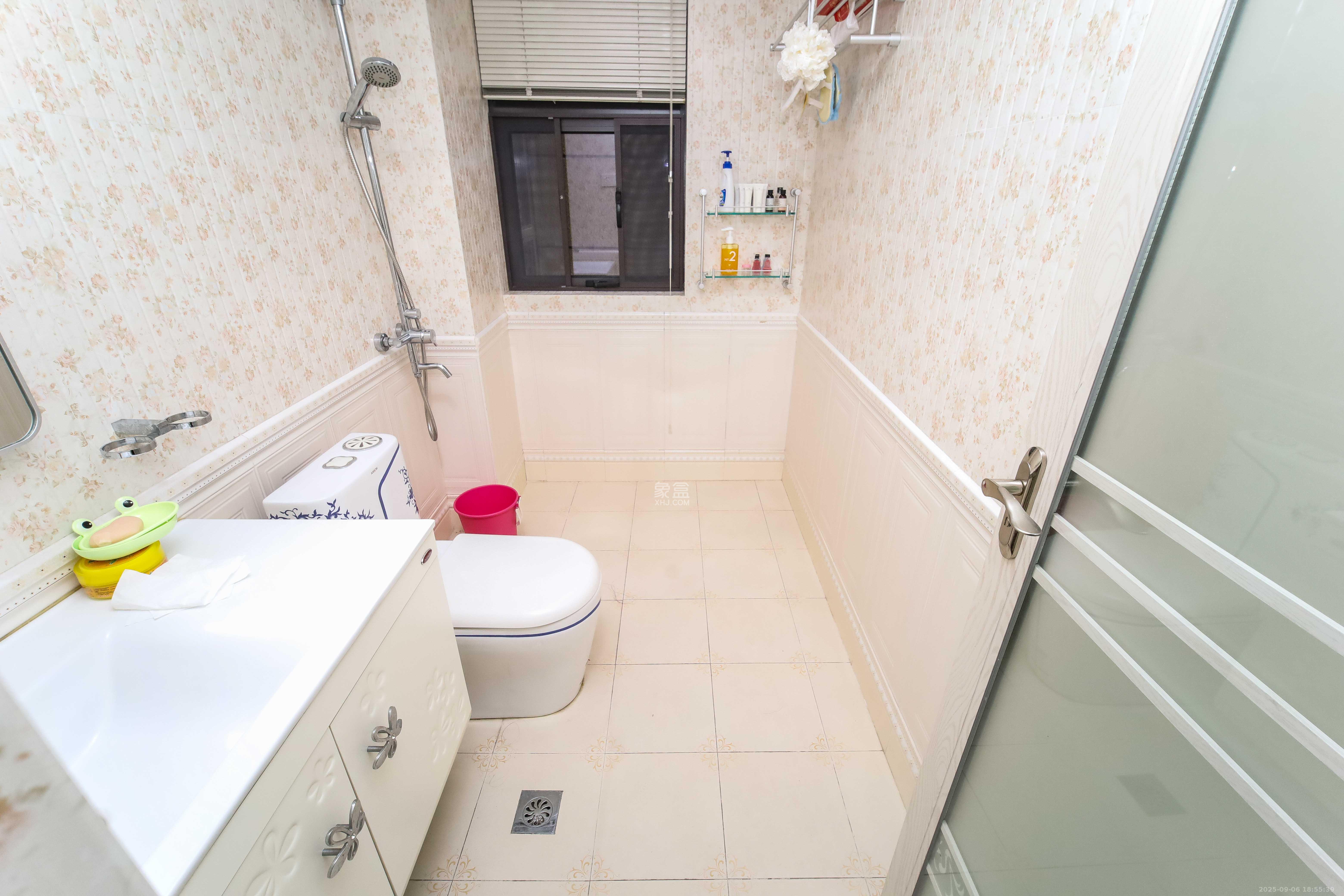 红橡华园(菲莎公馆)  3室2厅2卫    148.0万 红橡华园(菲莎公馆)  3室2厅2卫    148.0万卫生间