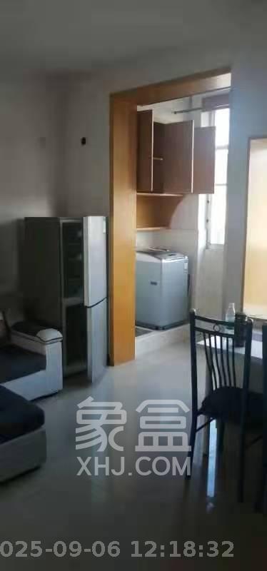 泉水塘小区  1室1厅1卫    1300.0元/月室内图