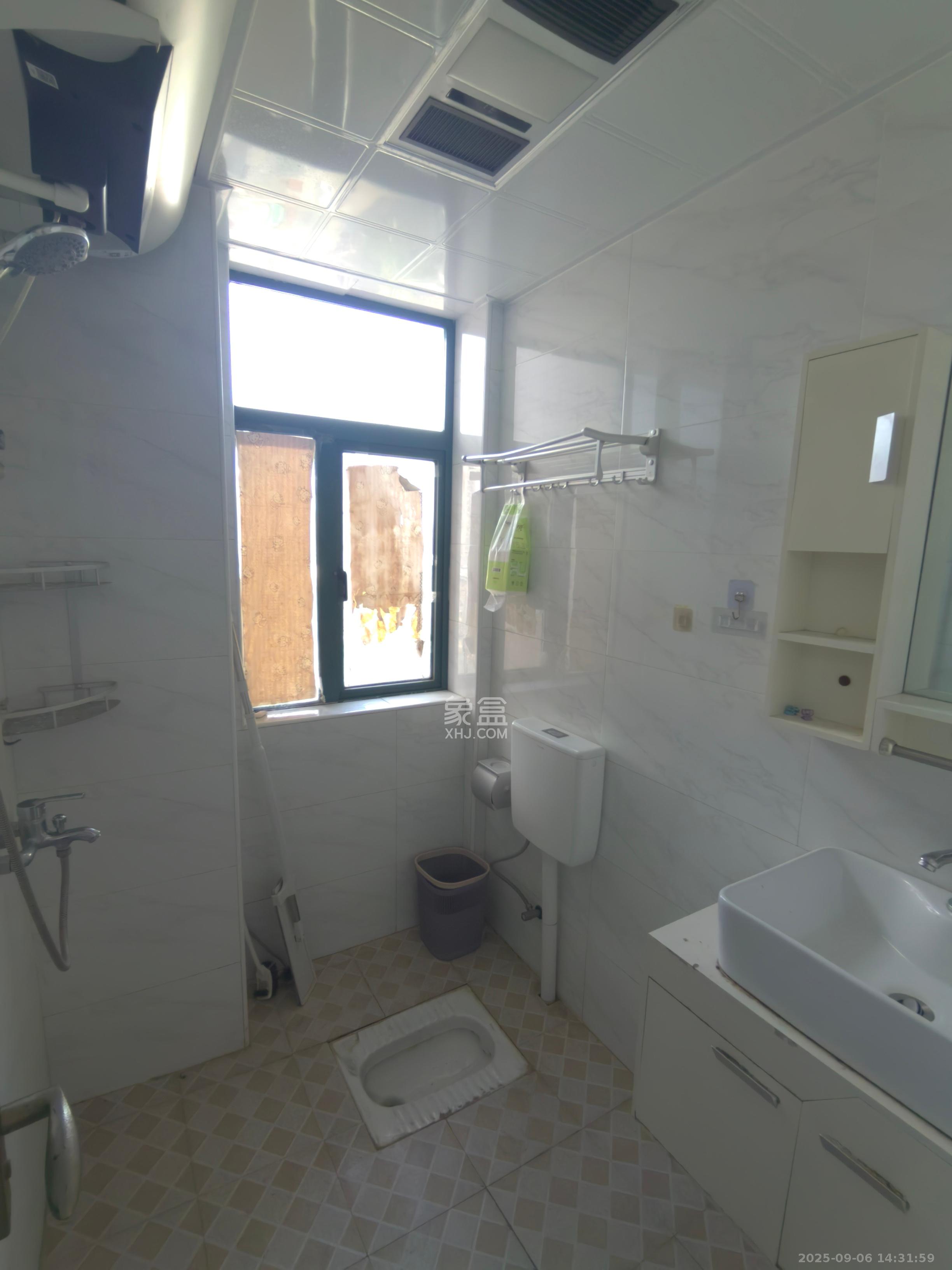 湘峰广场  1室0厅0卫    1200.0元/月 湘峰广场  1室0厅0卫    1200.0元/月室内图