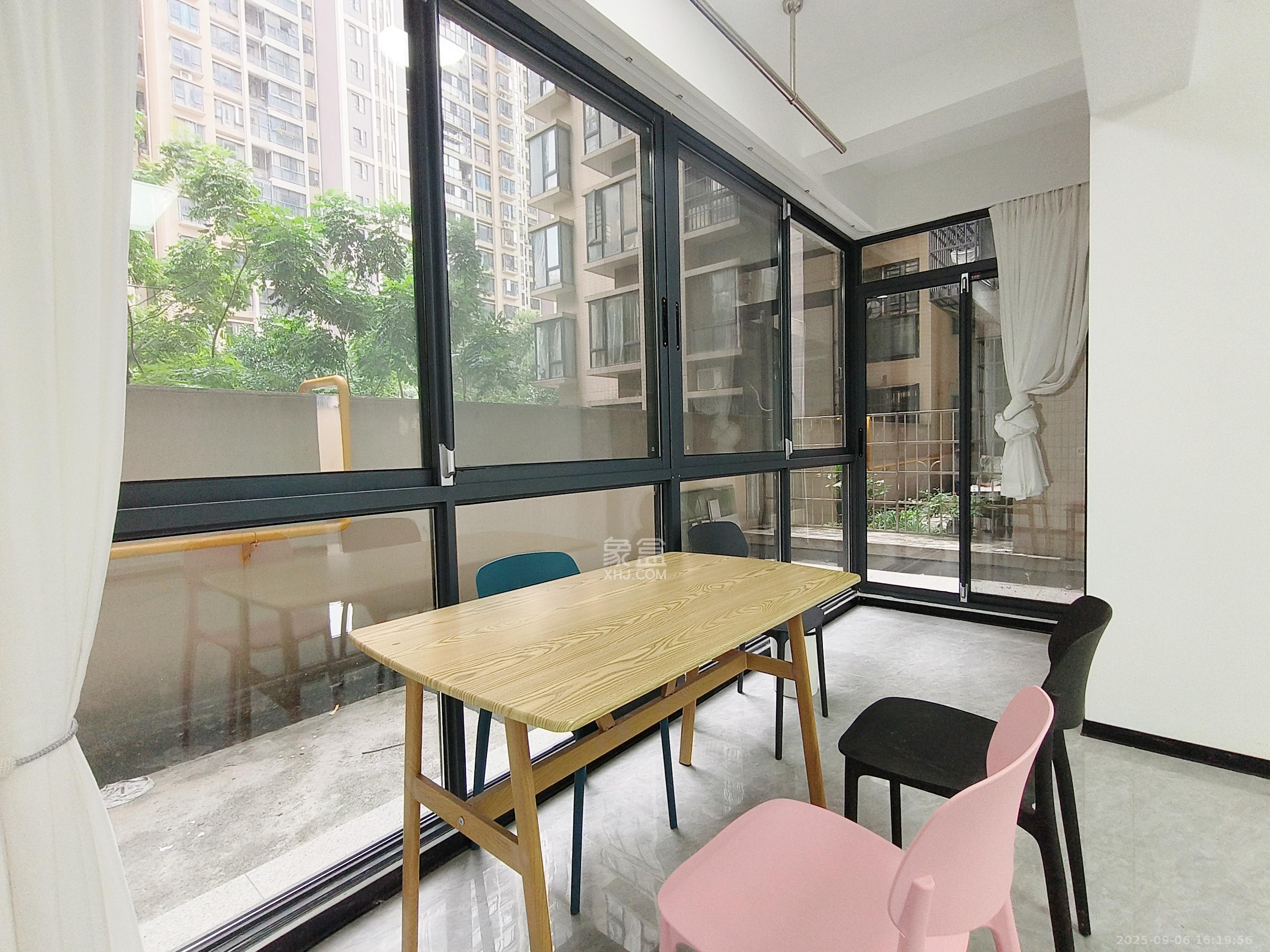 蓝山郡  3室2厅1卫    2100.0元/月 蓝山郡  3室2厅1卫    2100.0元/月室内图