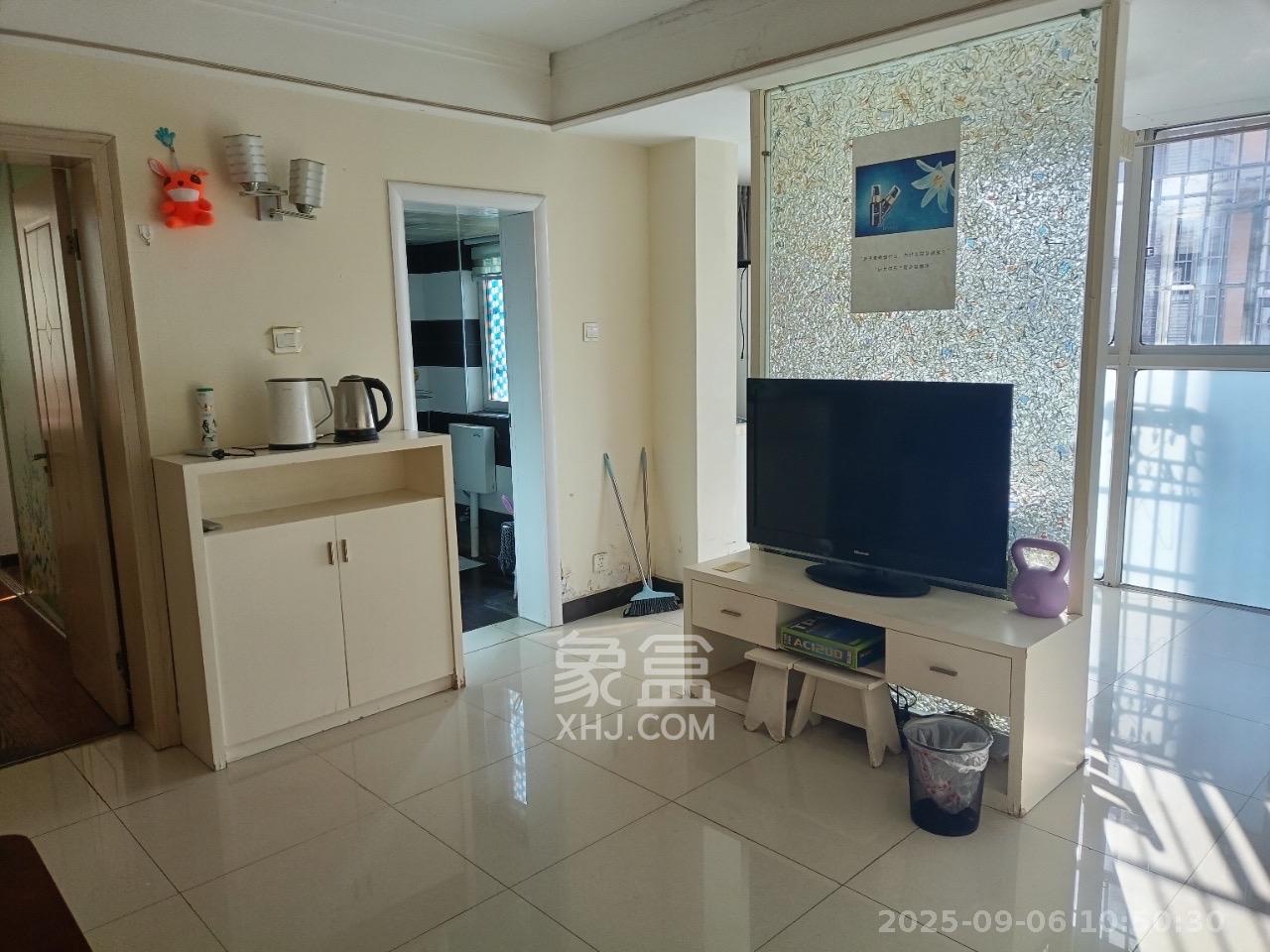 鄱阳小区 2室2厅1卫 1350.0元/月 鄱阳小区 2室2厅1卫 1350.0元/月室内图