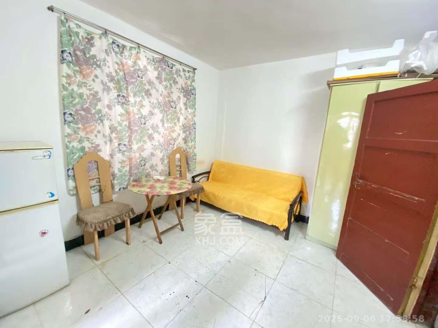 席草田散盘 1室1厅1卫 1200.0元/月 席草田散盘 1室1厅1卫 1200.0元/月室内图