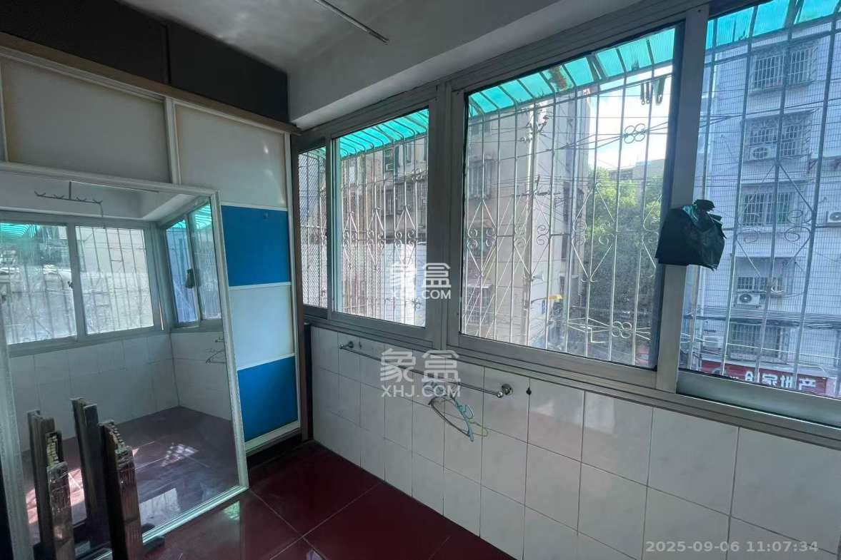 新运公寓  2室2厅1卫    2100.0元/月 新运公寓  2室2厅1卫    2100.0元/月室内图