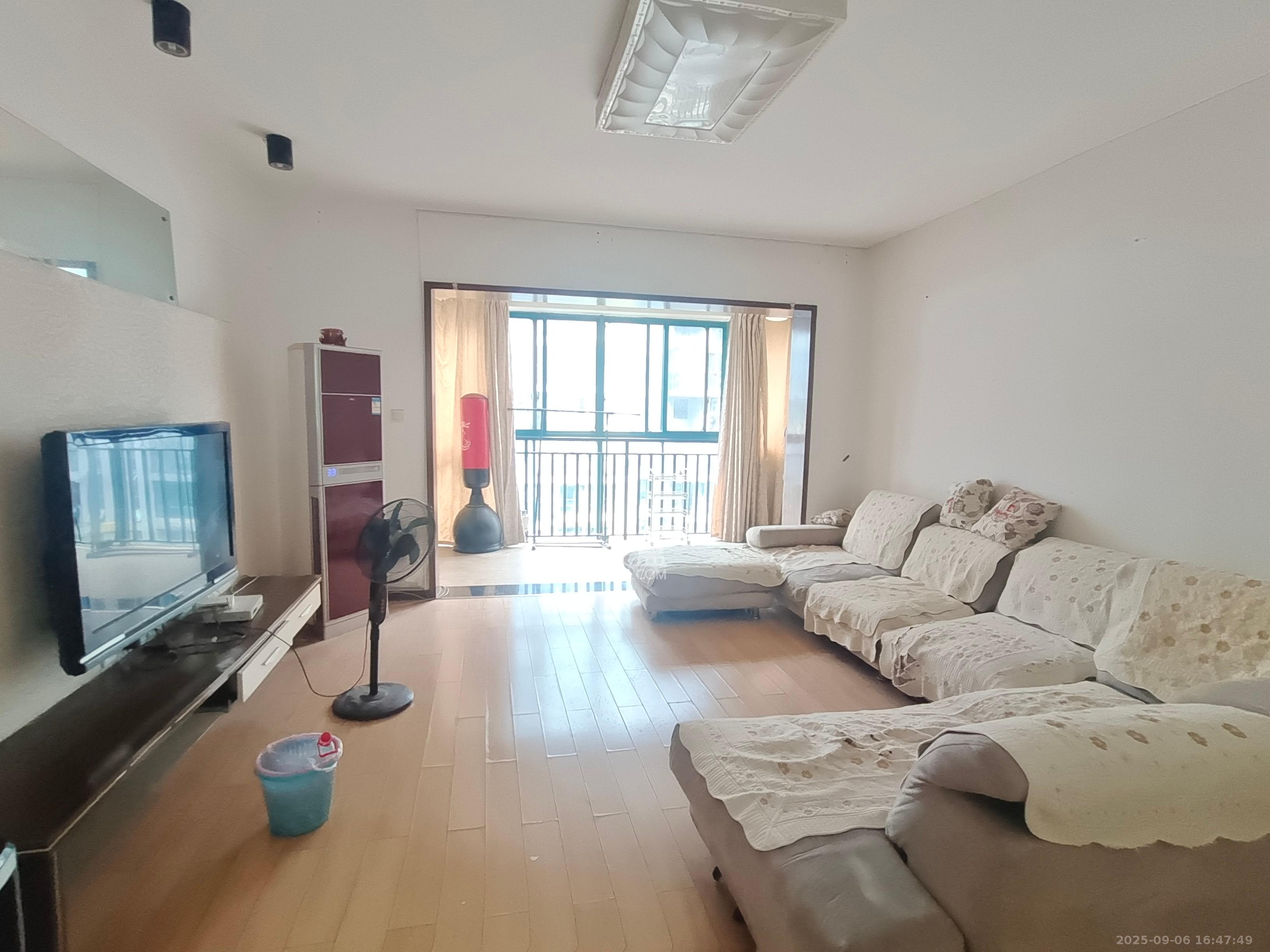 望兴景园一期  3室2厅2卫    2900.0元/月