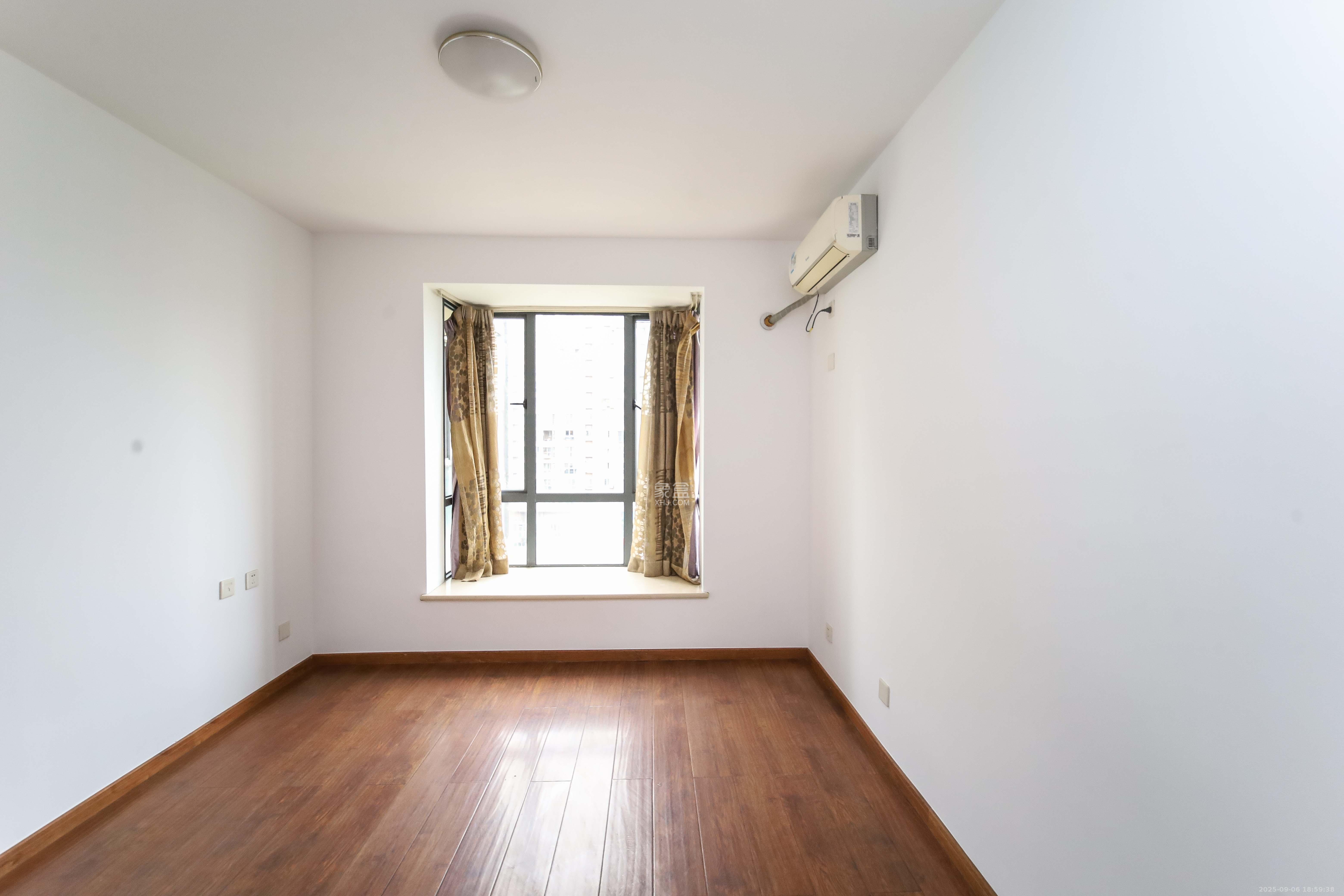 西子花苑 3室2厅1卫 116.0万 西子花苑 3室2厅1卫 116.0万卧室