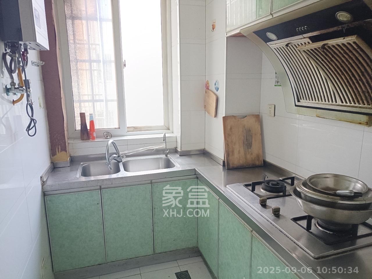 鄱阳小区 2室2厅1卫 1350.0元/月 鄱阳小区 2室2厅1卫 1350.0元/月室内图