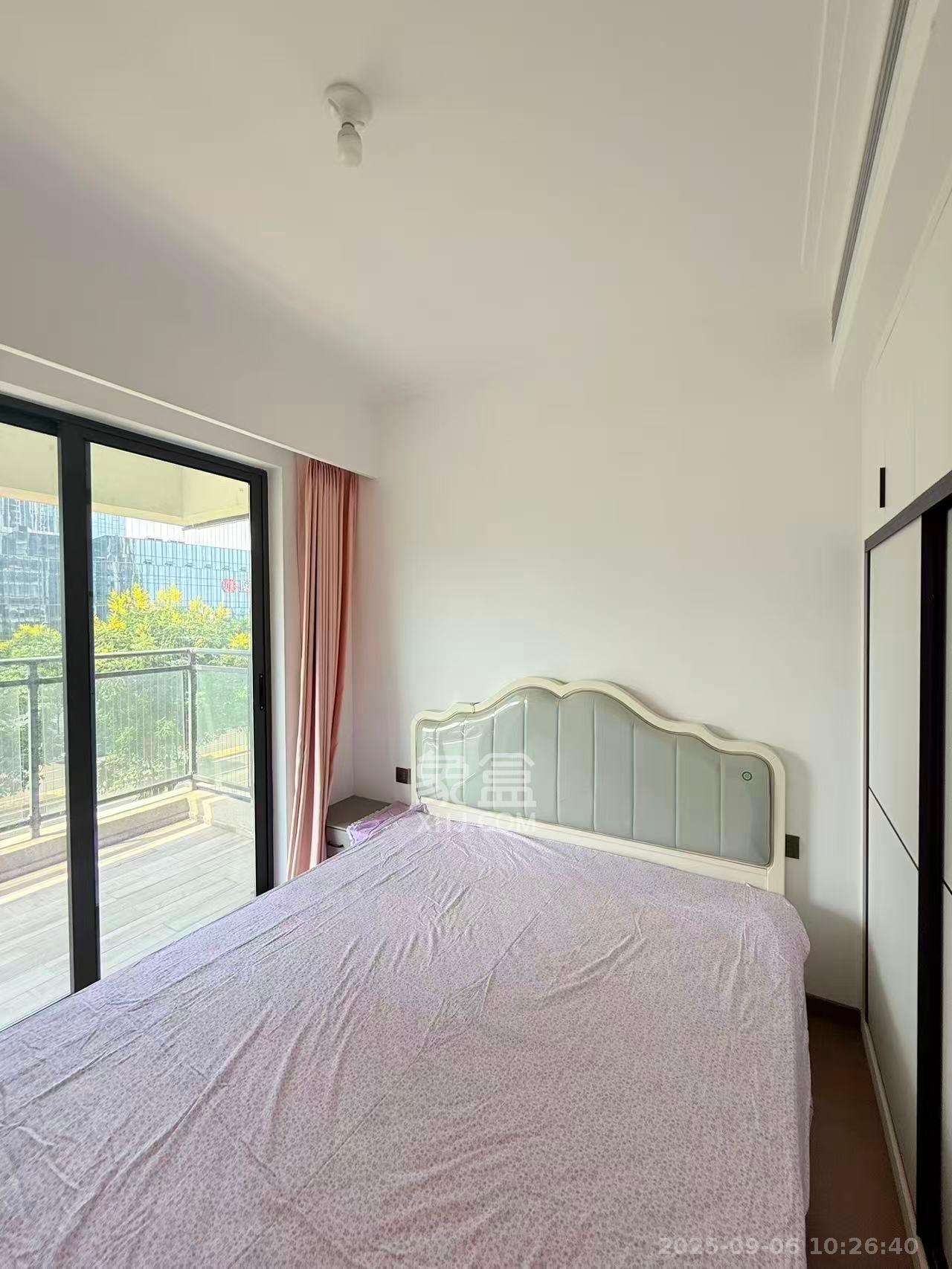 绿地V岛  3室2厅2卫    3800.0元/月室内图