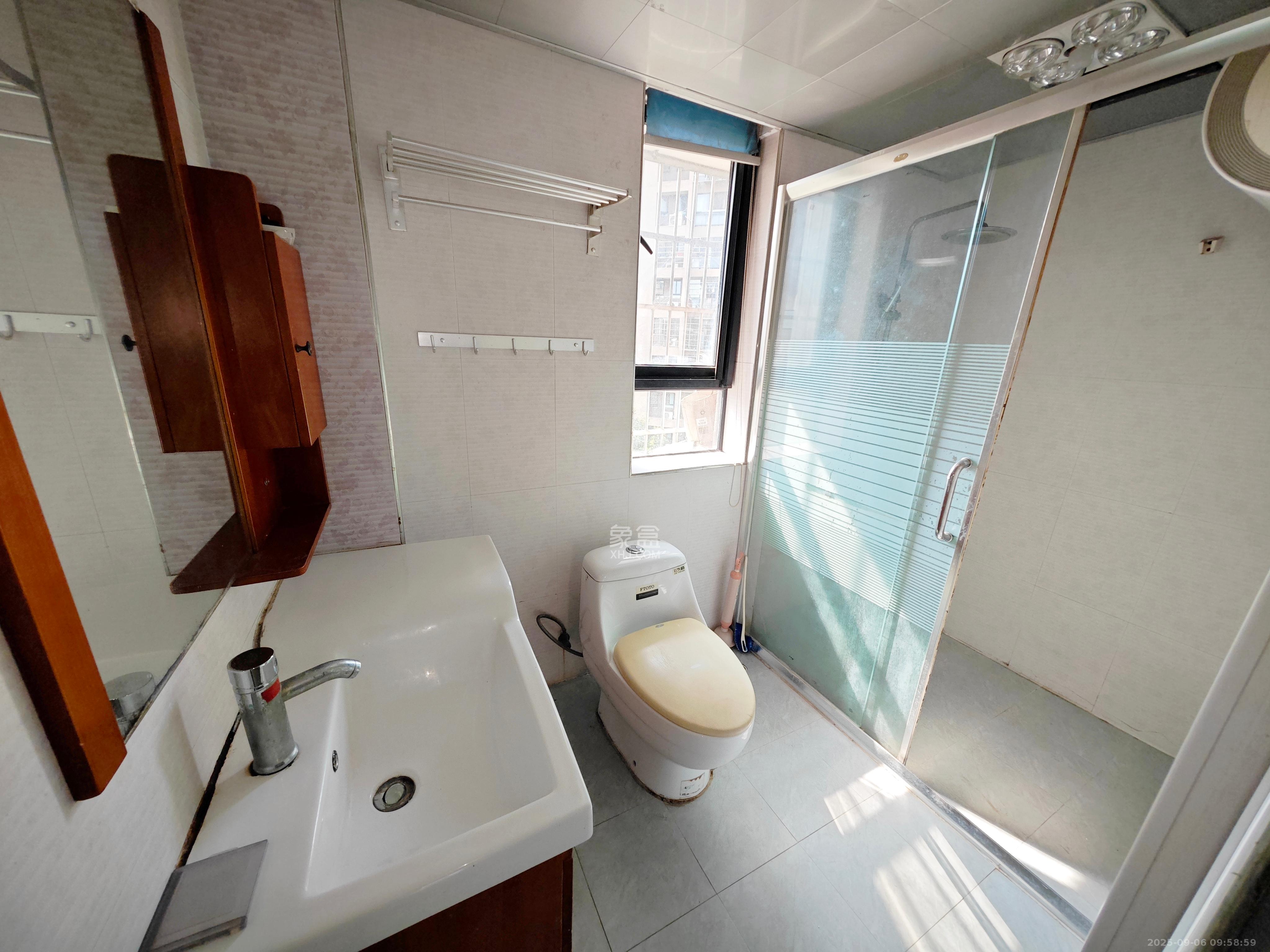 长大卧琥  3室2厅2卫    3000.0元/月 长大卧琥  3室2厅2卫    3000.0元/月室内图