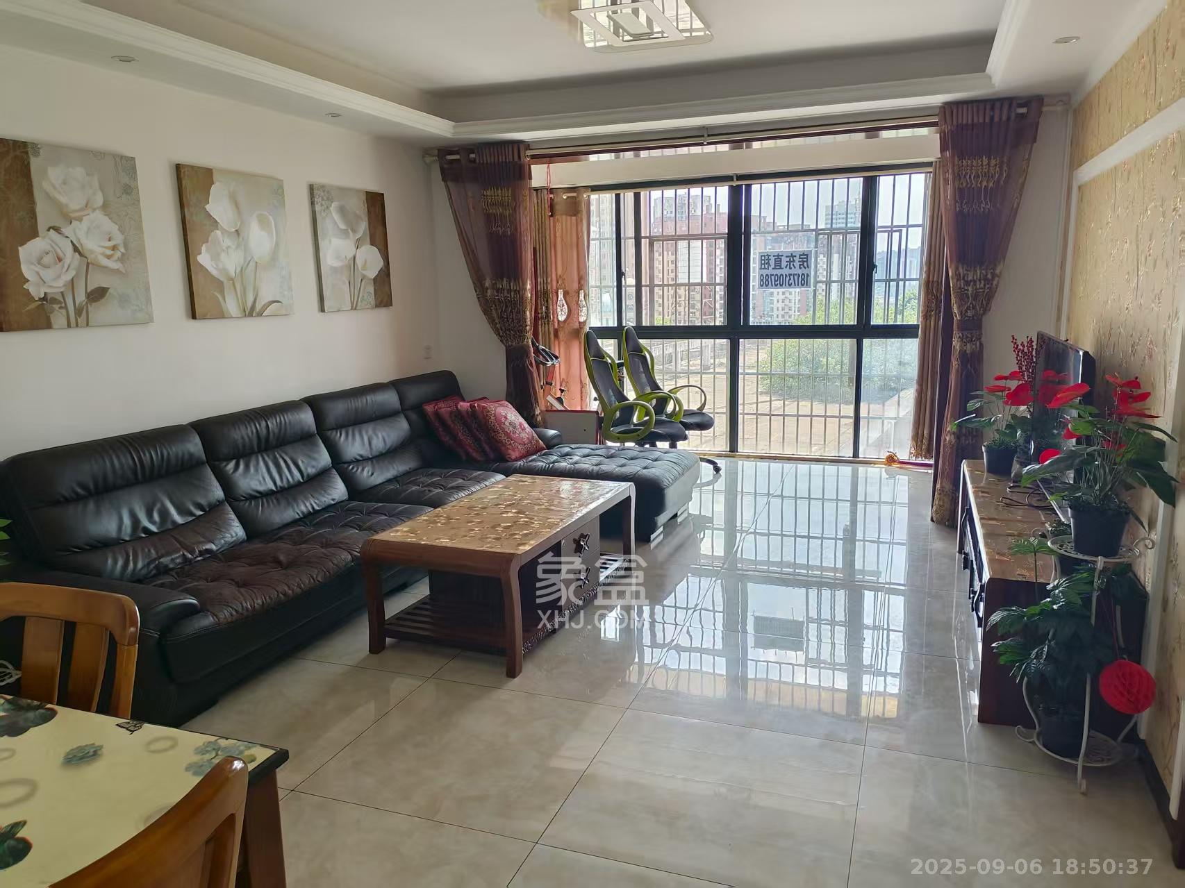 山水庭院  3室2厅1卫    2400.0元/月 山水庭院  3室2厅1卫    2400.0元/月室内图