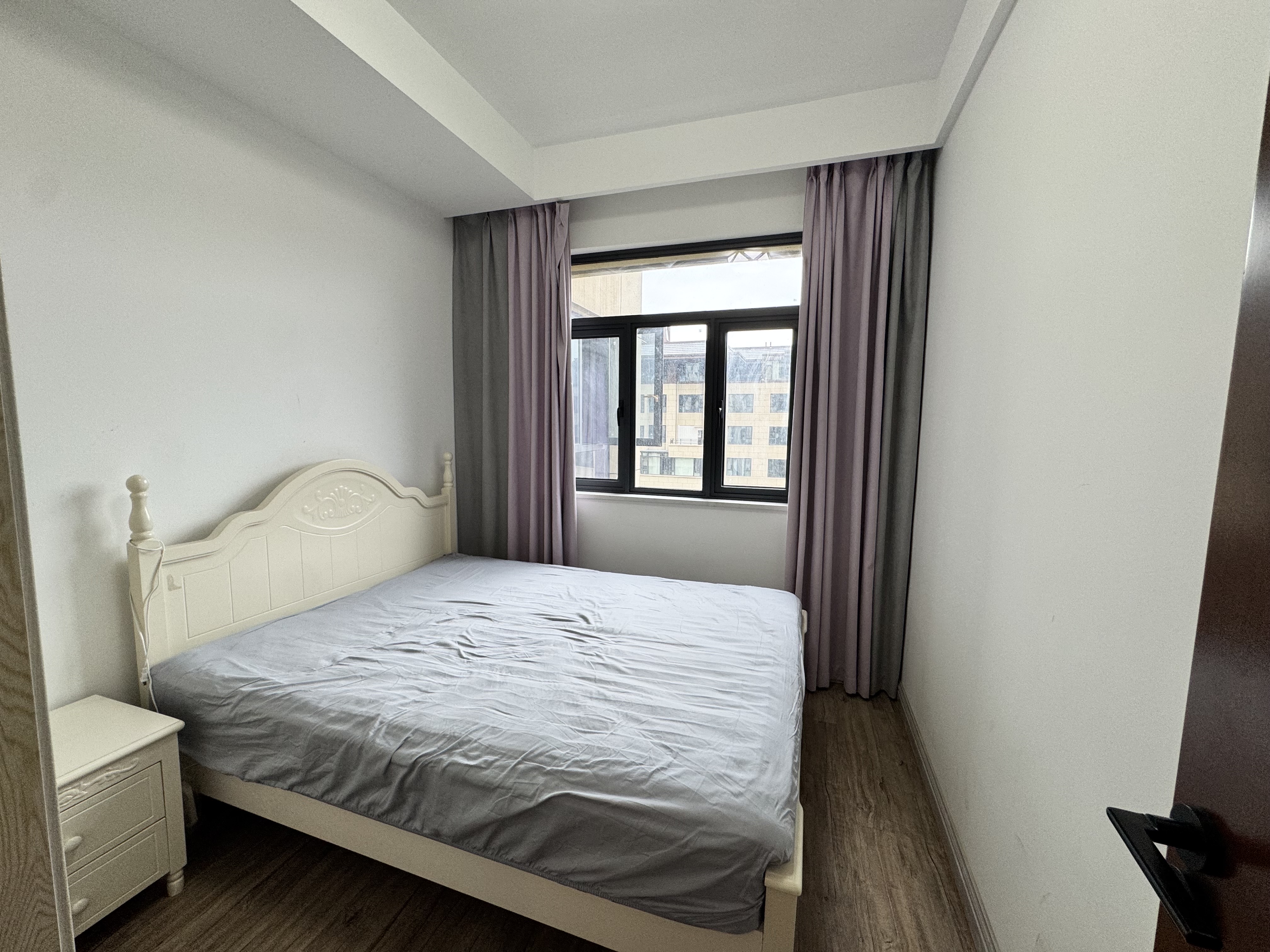 昊天珑璟湾 4室2厅2卫 2300.0元/月 昊天珑璟湾 4室2厅2卫 2300.0元/月室内图