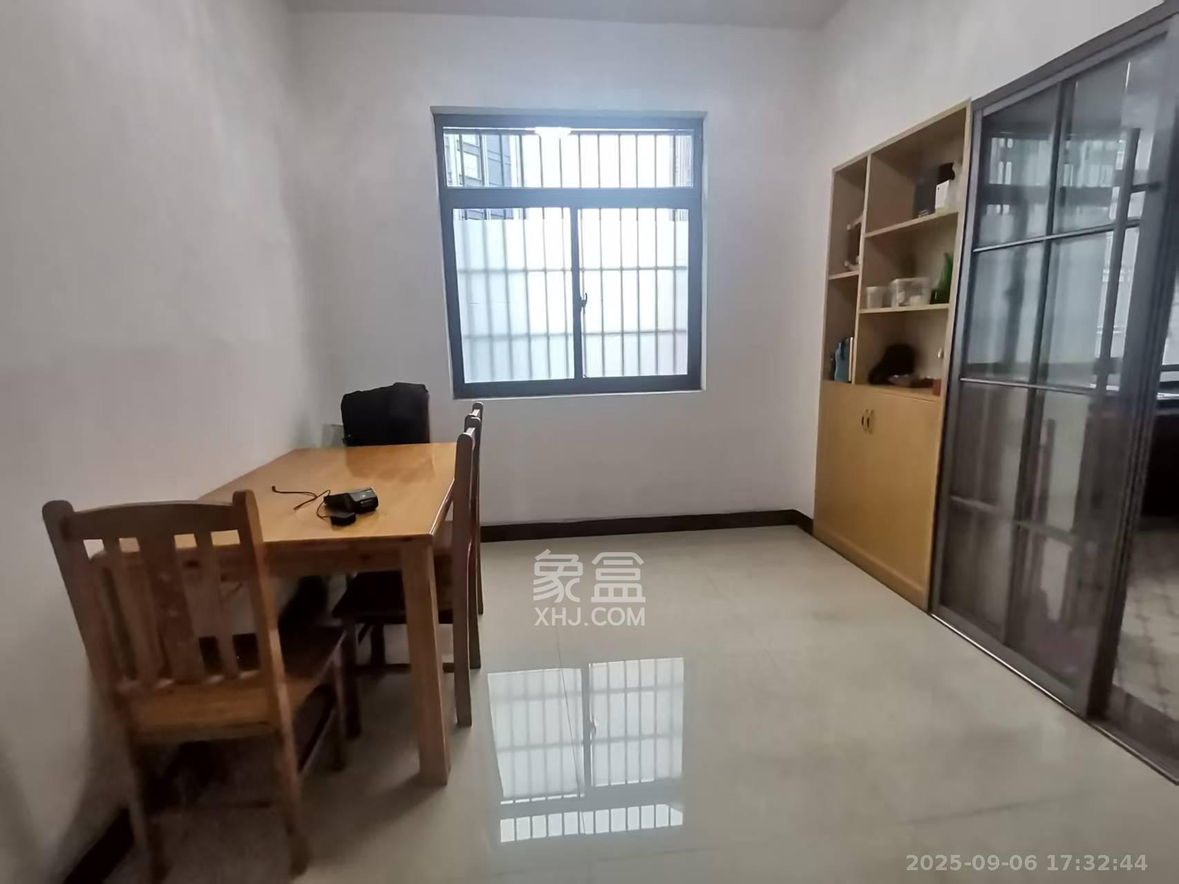 三景华御 4室2厅1卫 2000.0元/月 三景华御 4室2厅1卫 2000.0元/月室内图