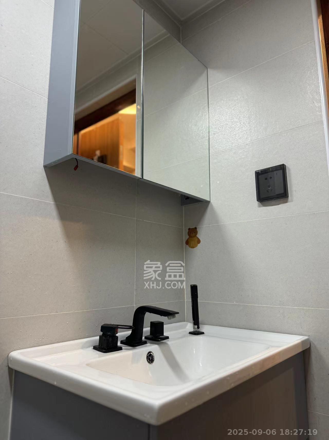 融创融公馆(融创臻苑) 1室1厅1卫 2200.0元/月 融创融公馆(融创臻苑) 1室1厅1卫 2200.0元/月室内图