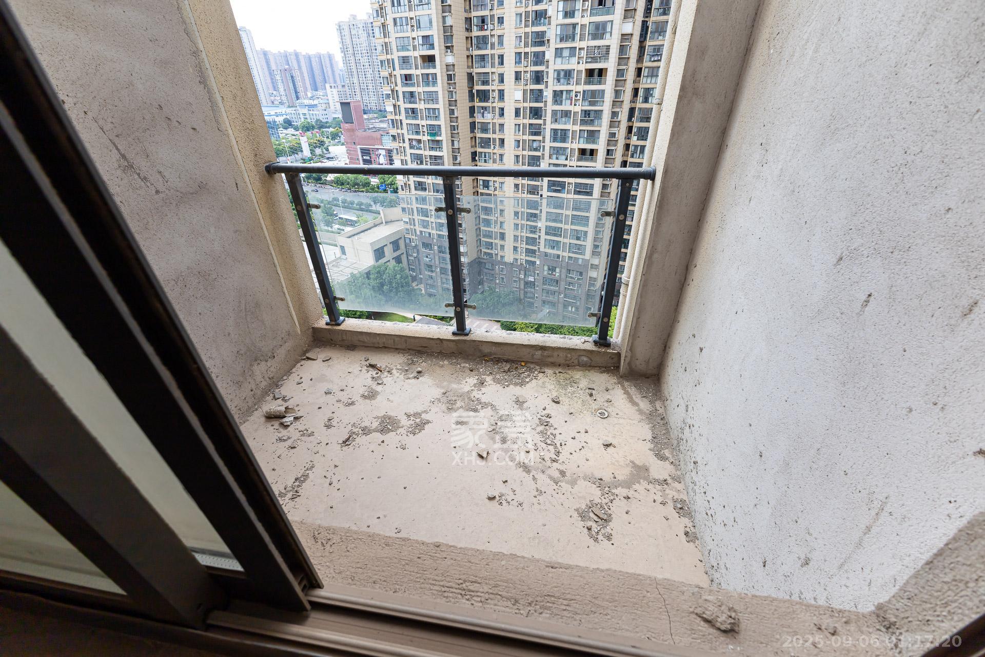 明发国际城 4室2厅2卫 80.0万 明发国际城 4室2厅2卫 80.0万阳台