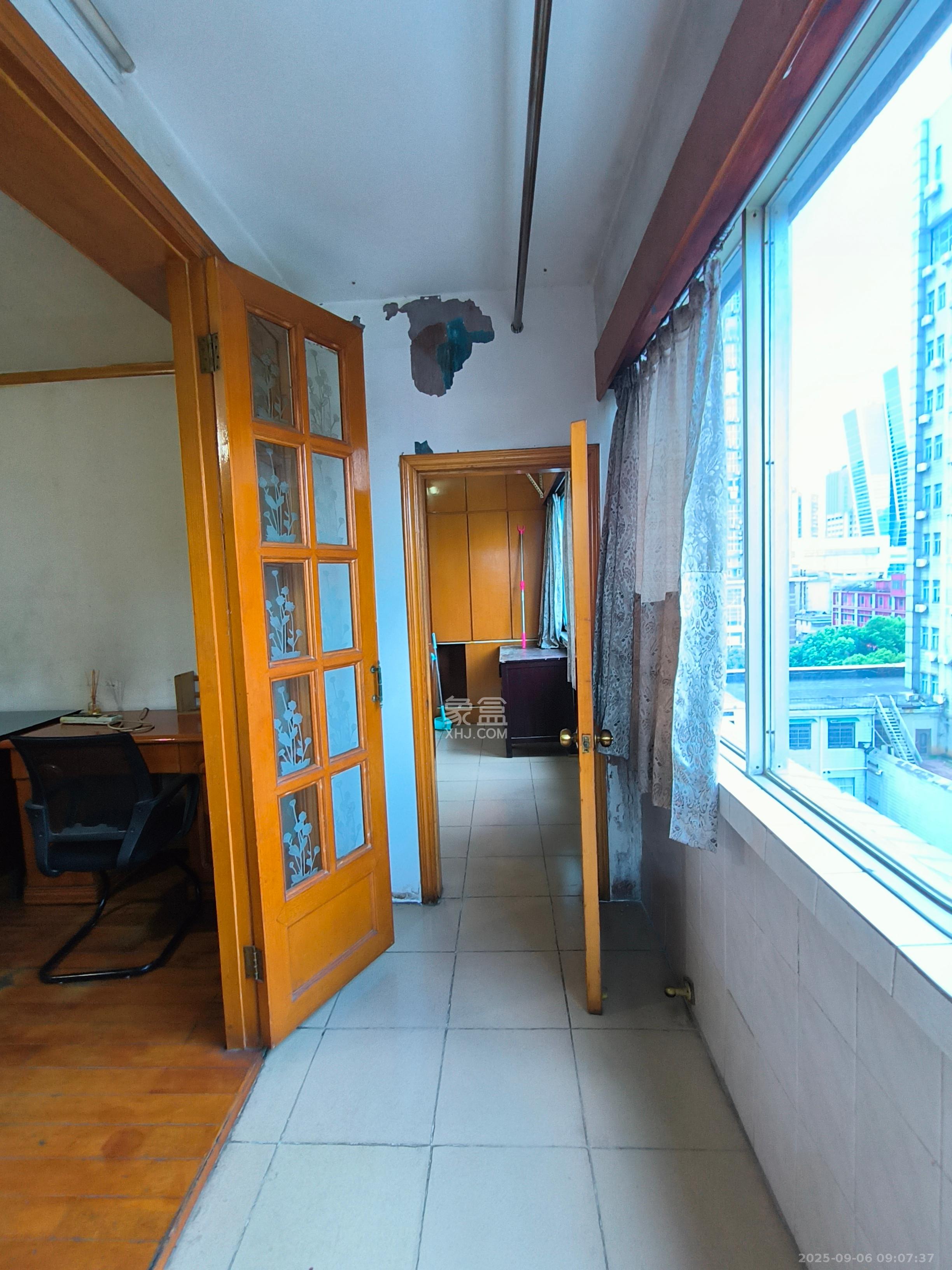 天心大厦  3室1厅1卫    2000.0元/月 天心大厦  3室1厅1卫    2000.0元/月室内图