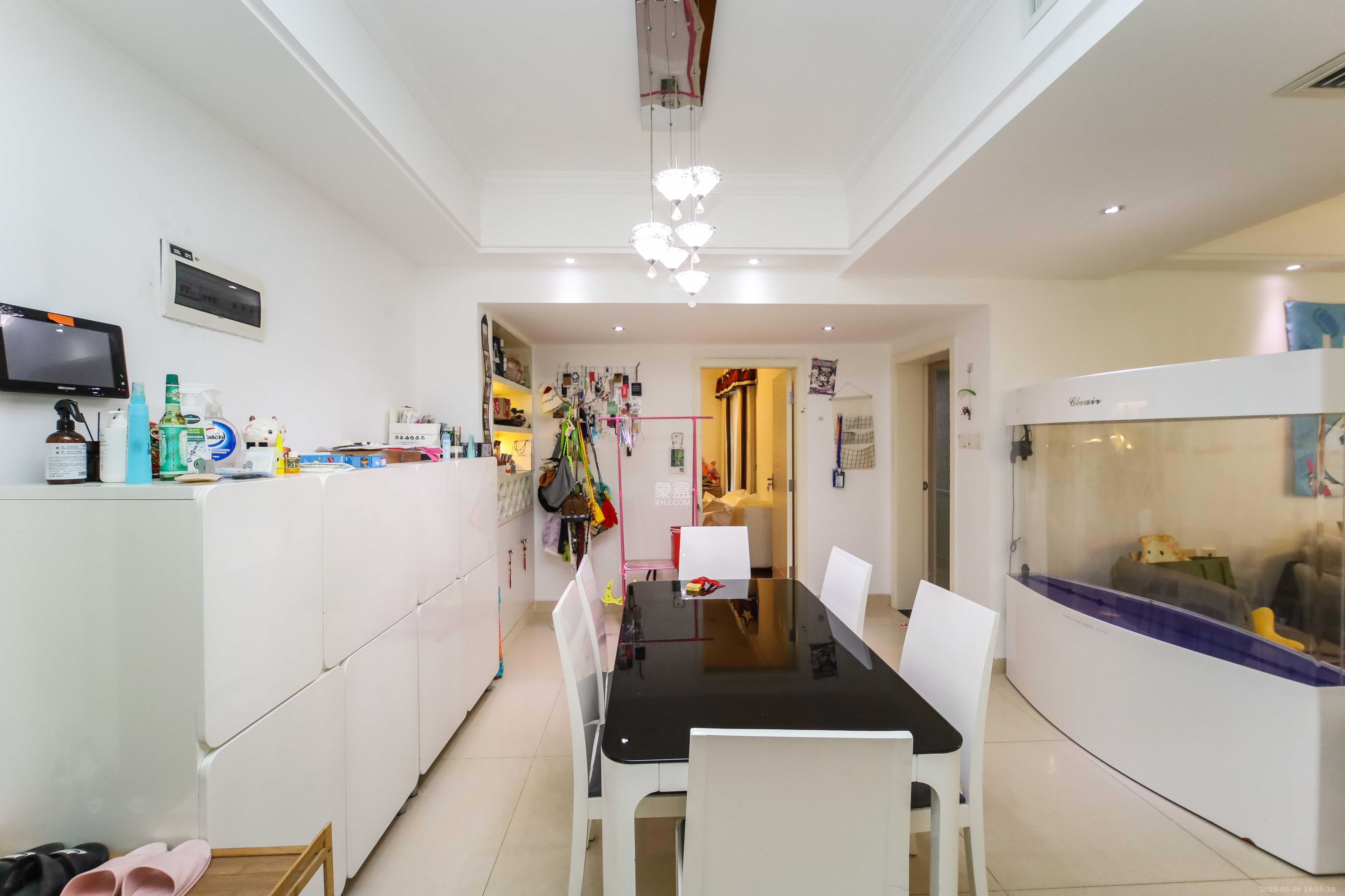 红橡华园(菲莎公馆)  3室2厅2卫    148.0万 红橡华园(菲莎公馆)  3室2厅2卫    148.0万客厅