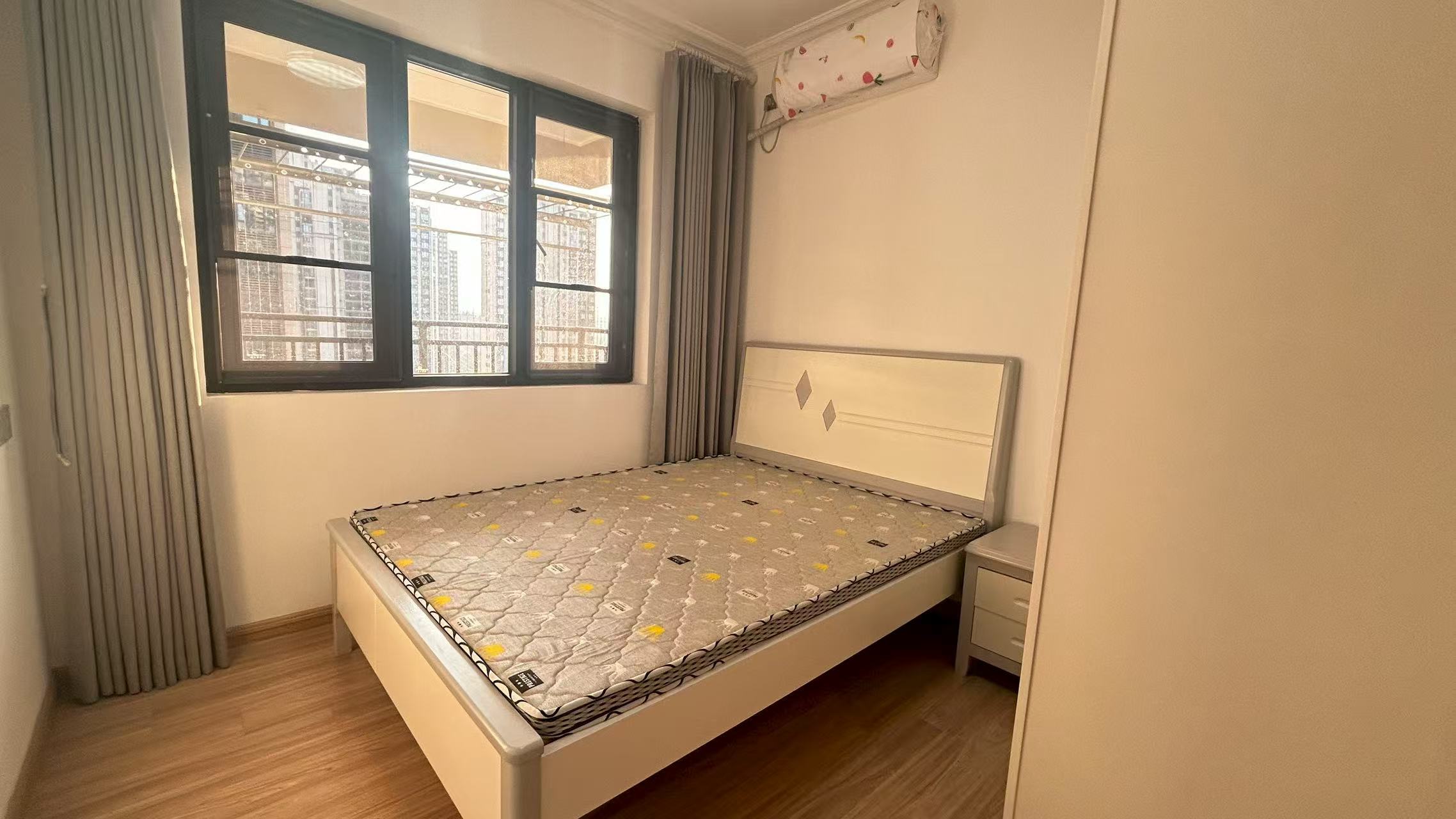 碧桂园梓山府 4室2厅2卫 2200.0元/月 碧桂园梓山府 4室2厅2卫 2200.0元/月室内图