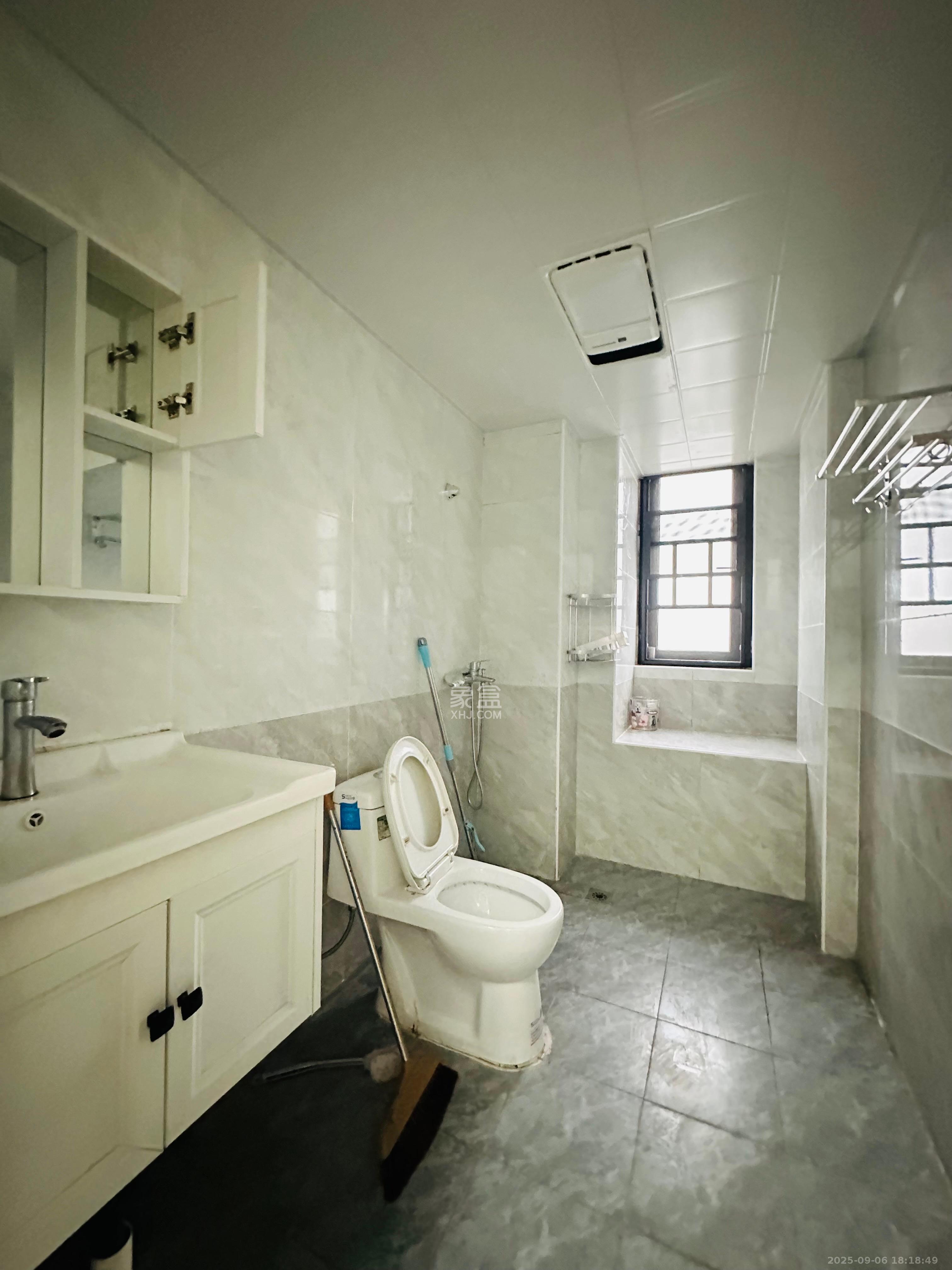 振业城三期 4室2厅2卫 3300.0元/月 振业城三期 4室2厅2卫 3300.0元/月室内图