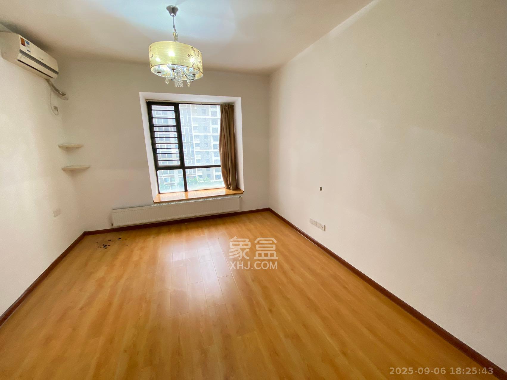 归心苑 4室2厅2卫 4400.0元/月 归心苑 4室2厅2卫 4400.0元/月室内图