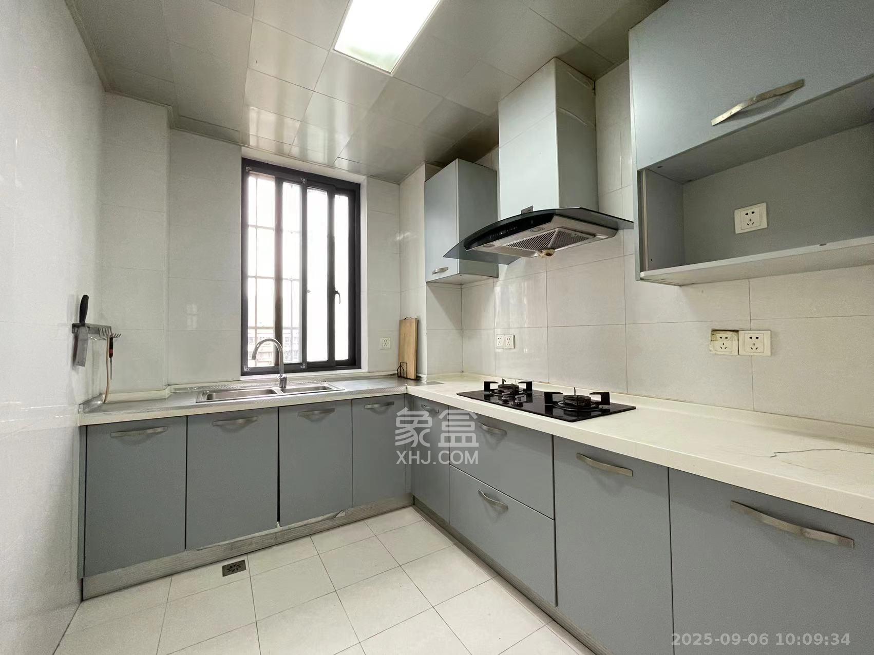 长房东郡  4室2厅2卫    4000.0元/月室内图