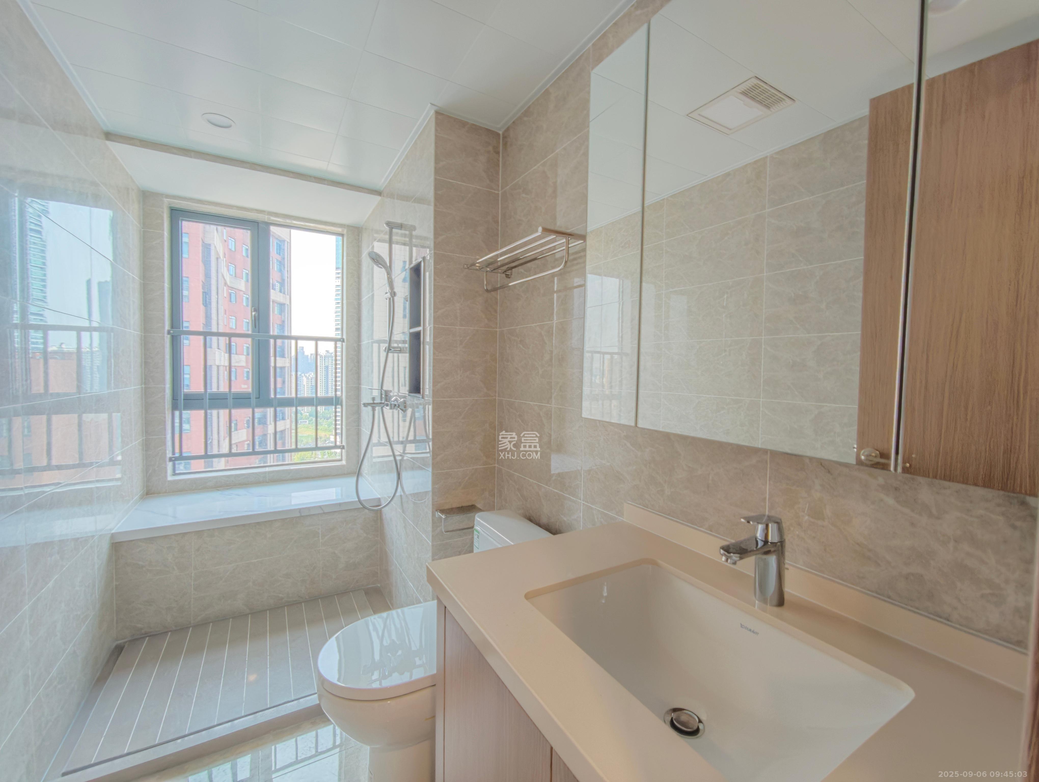 德奥上河城章  4室2厅2卫    3600.0元/月室内图