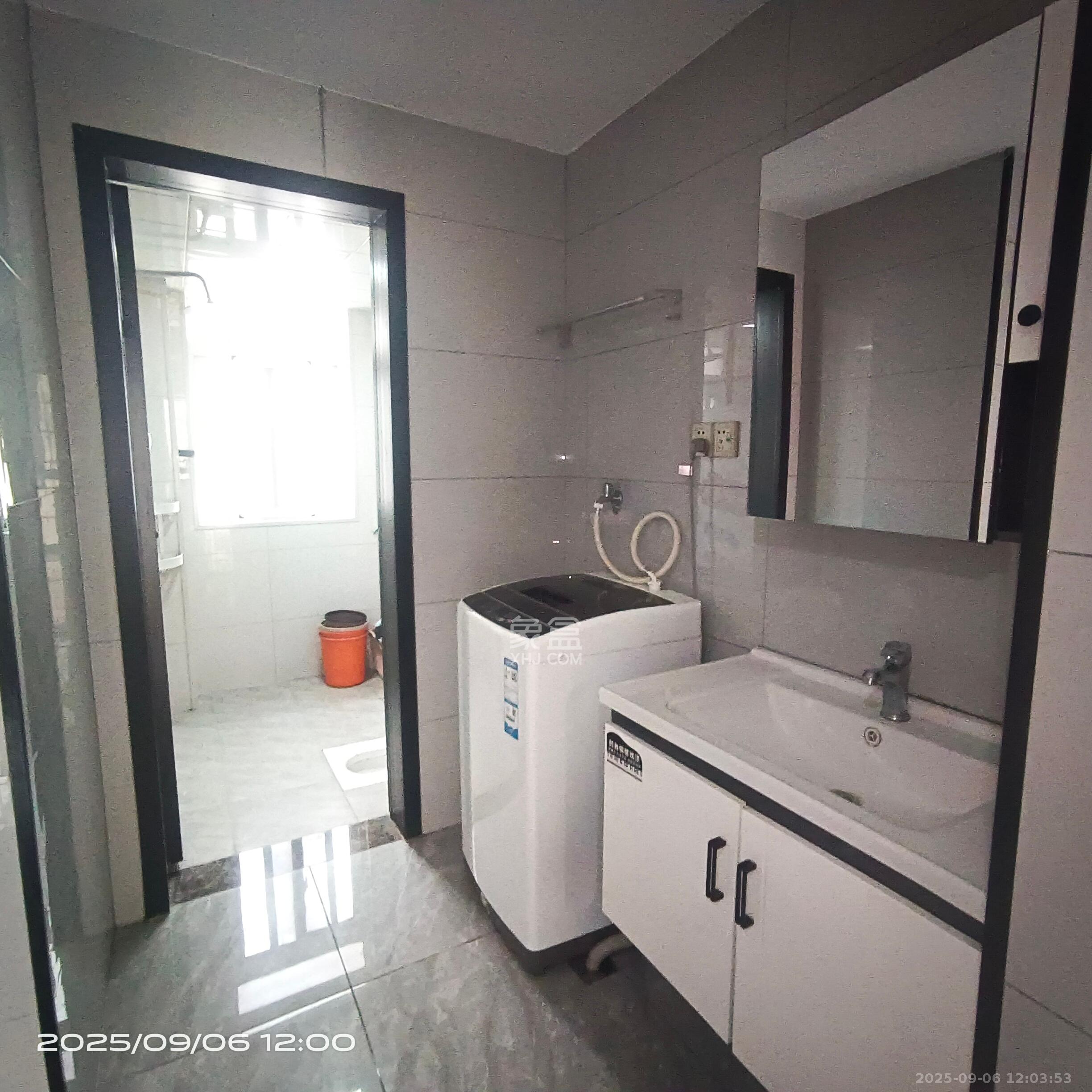 鑫天格林香山  4室2厅2卫    2000.0元/月室内图