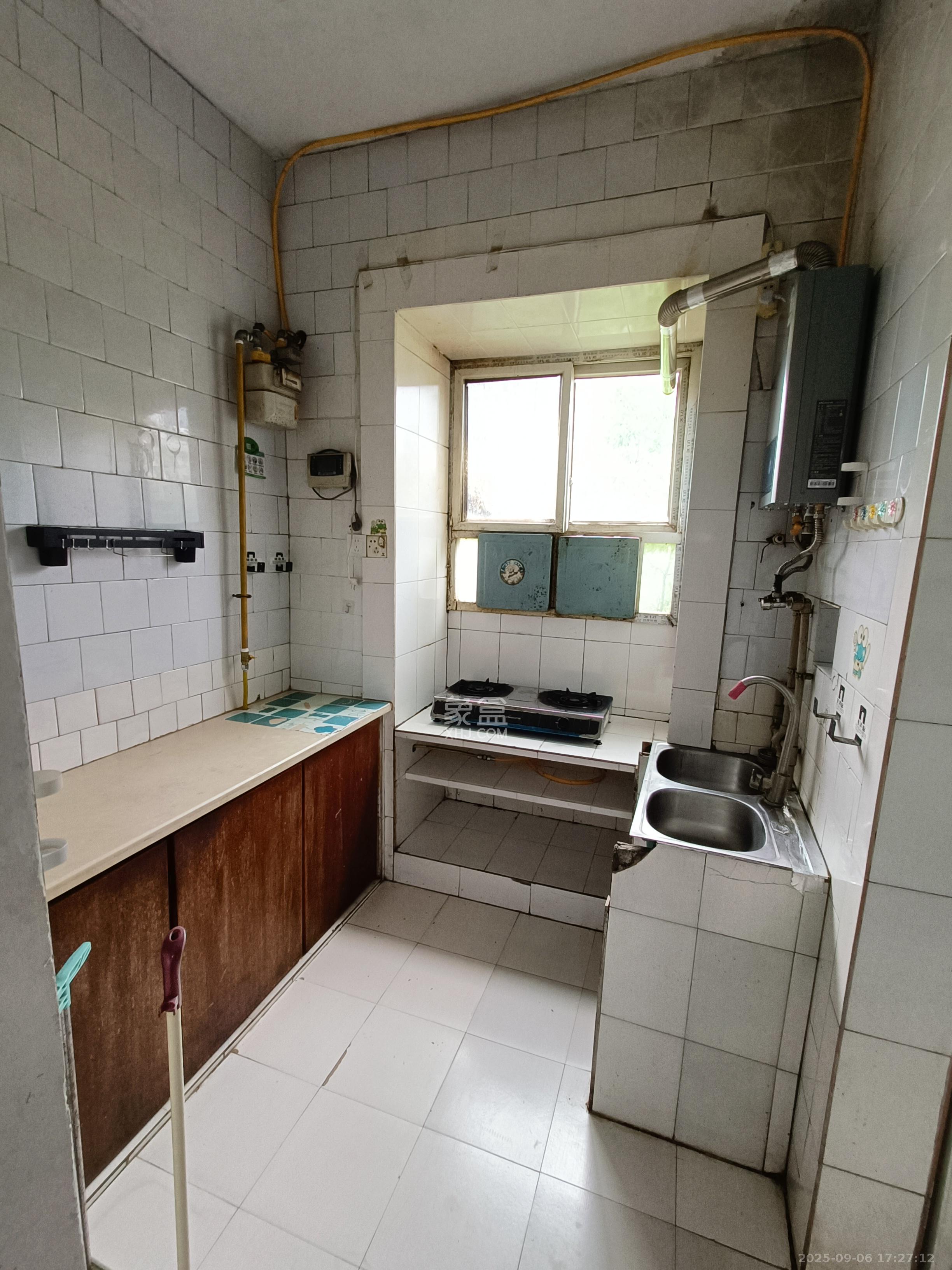 赤岗小区(一二三片)  2室1厅1卫    1000.0元/月 赤岗小区(一二三片)  2室1厅1卫    1000.0元/月室内图