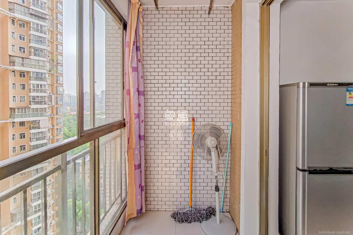 凯通国际城(凯通朝庭)  2室1厅1卫    56.0万 凯通国际城(凯通朝庭)  2室1厅1卫    56.0万阳台