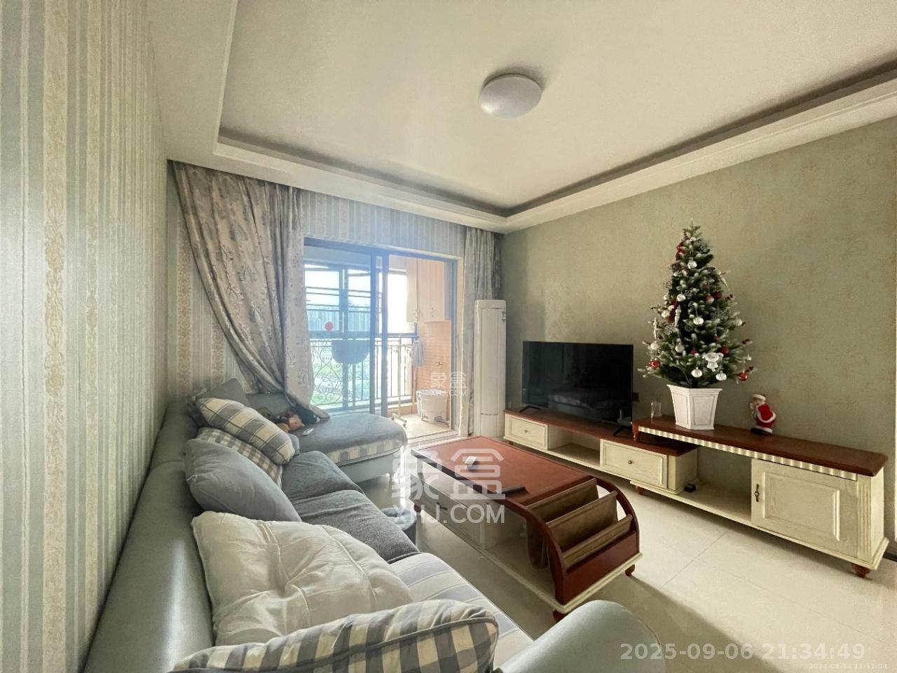 珠江郦城薰衣道  3室2厅1卫    2300.0元/月室内图